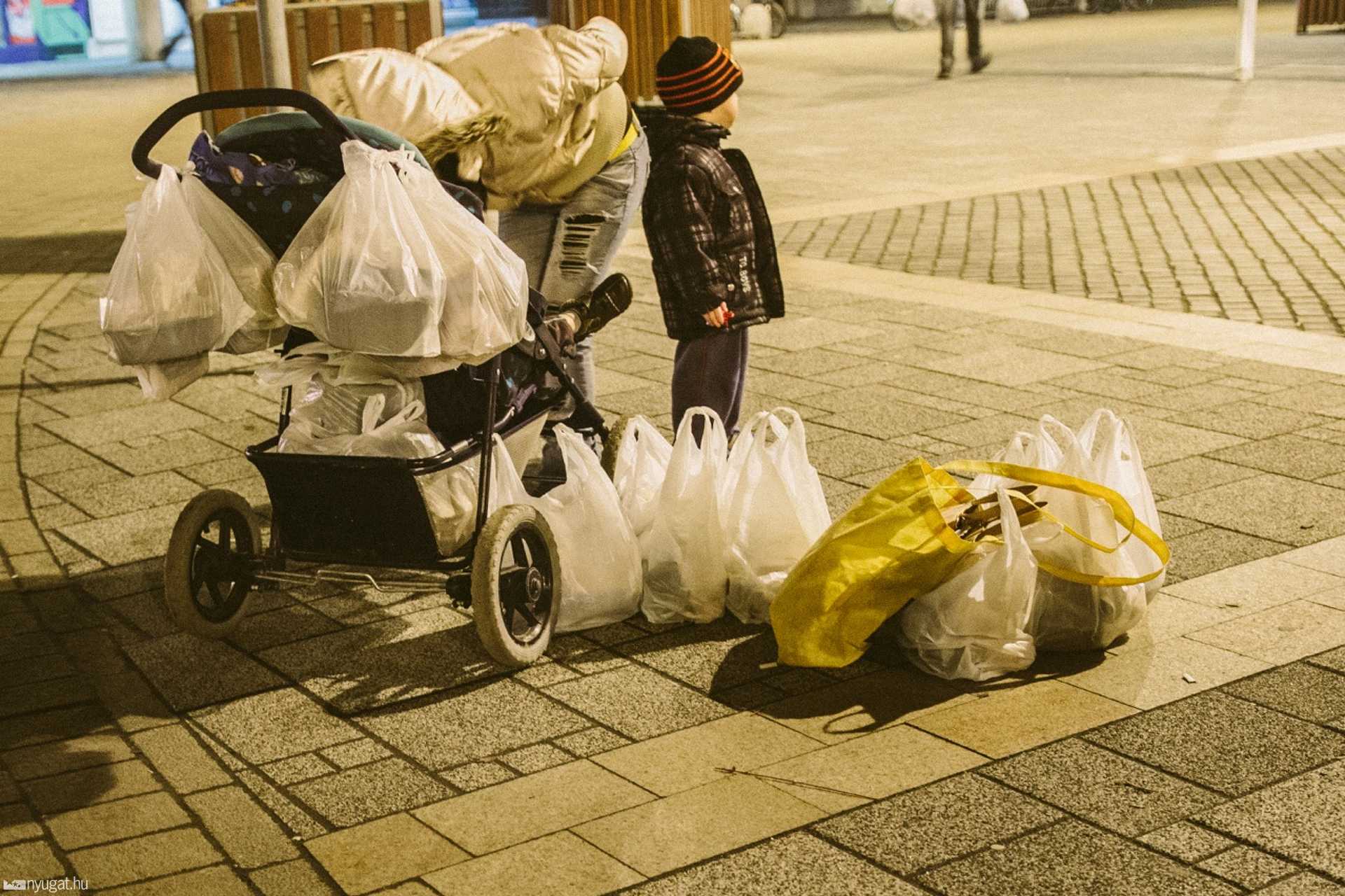 Ételosztás a Megyebál előtt