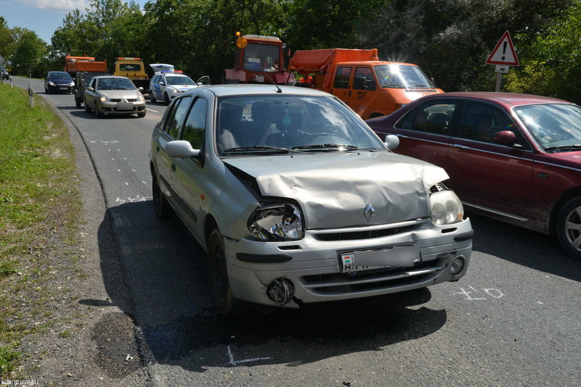 Három autó ütközött a 87-es főúton