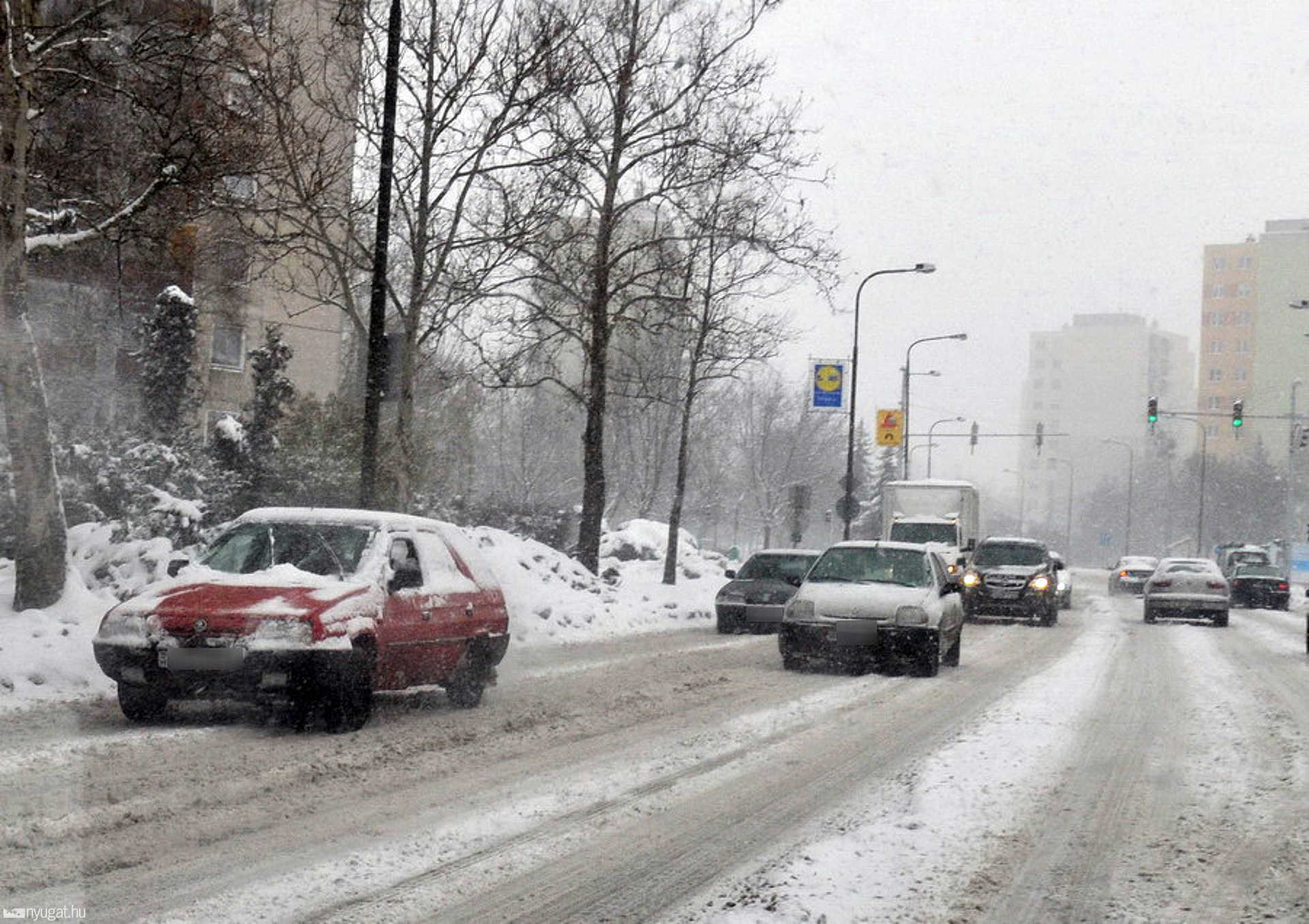 Világítás nélküli autók Szombathelyen - van, amikor nem az óra dönti el, mikor célszerű felkapcsolni