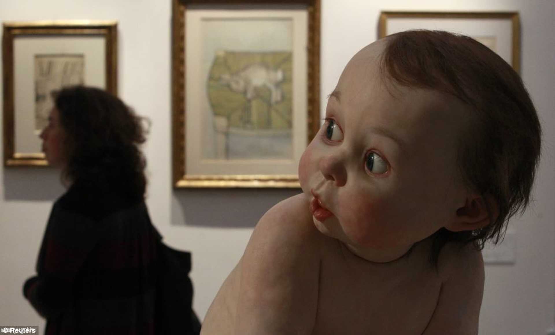 Ron Mueck hiperrealista szobrai