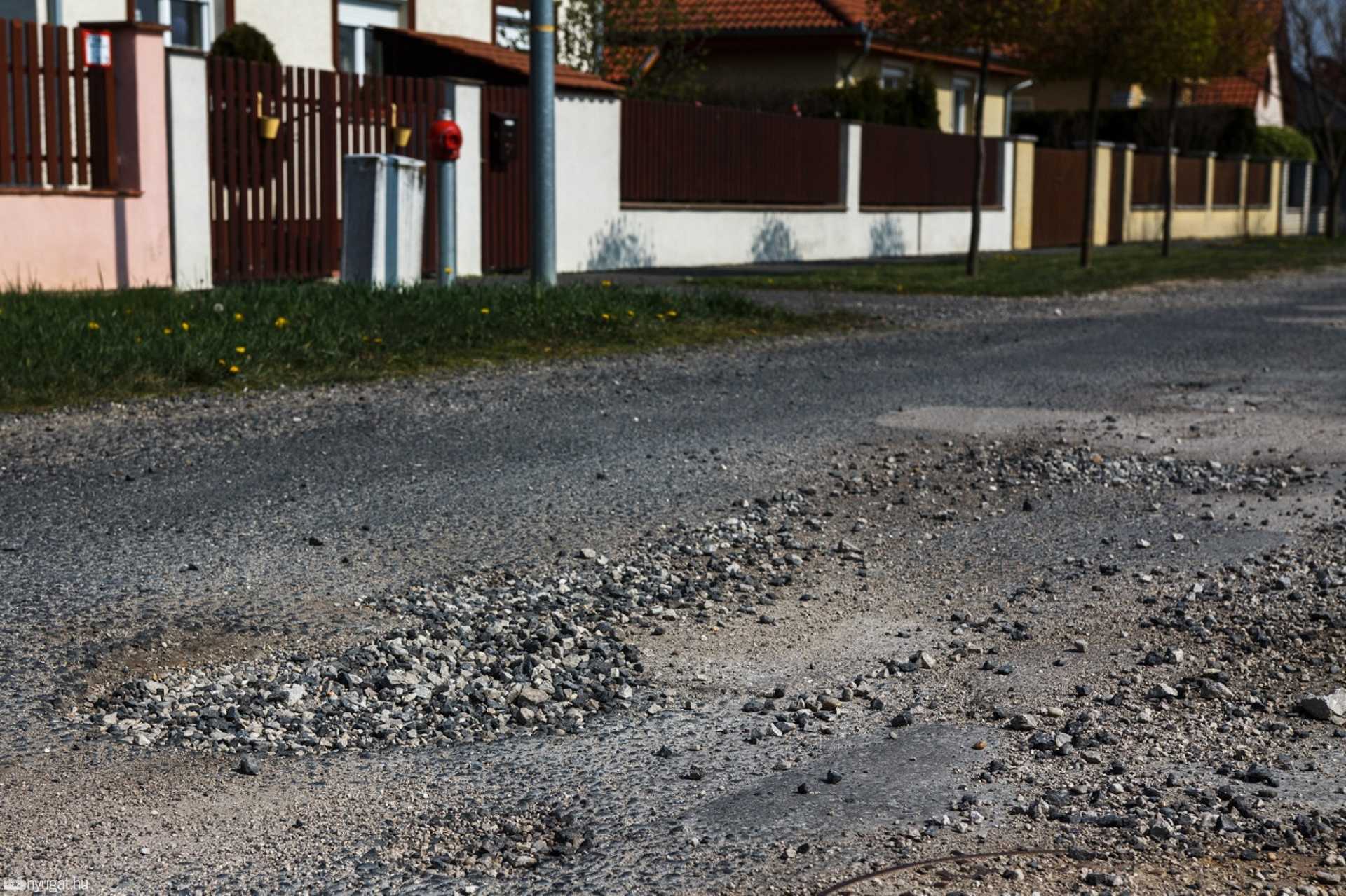 Kátyúk a zanati utcákban