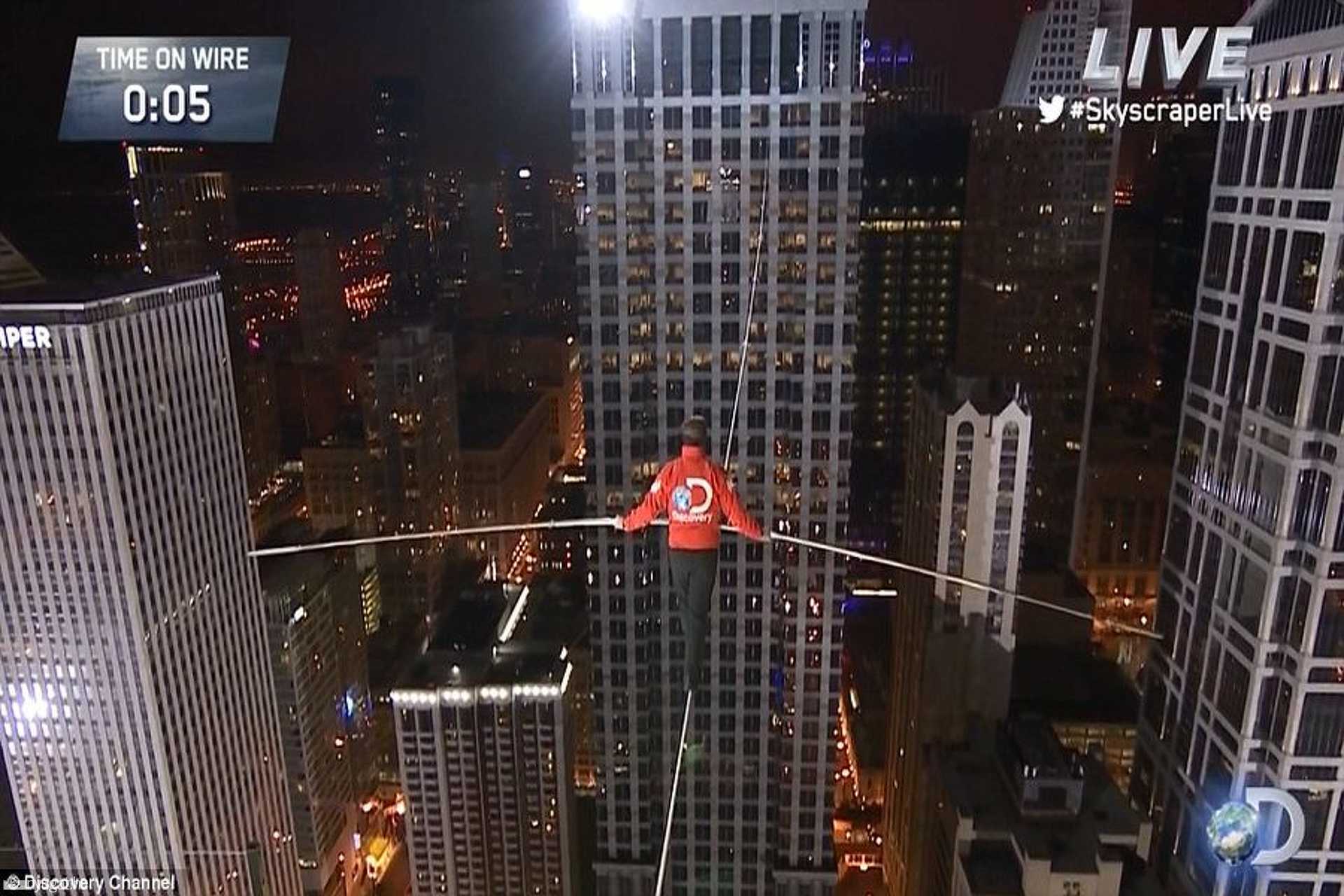 Döbbenetes chicagoi akciójával új rekordokat is felállított Nik Wallenda