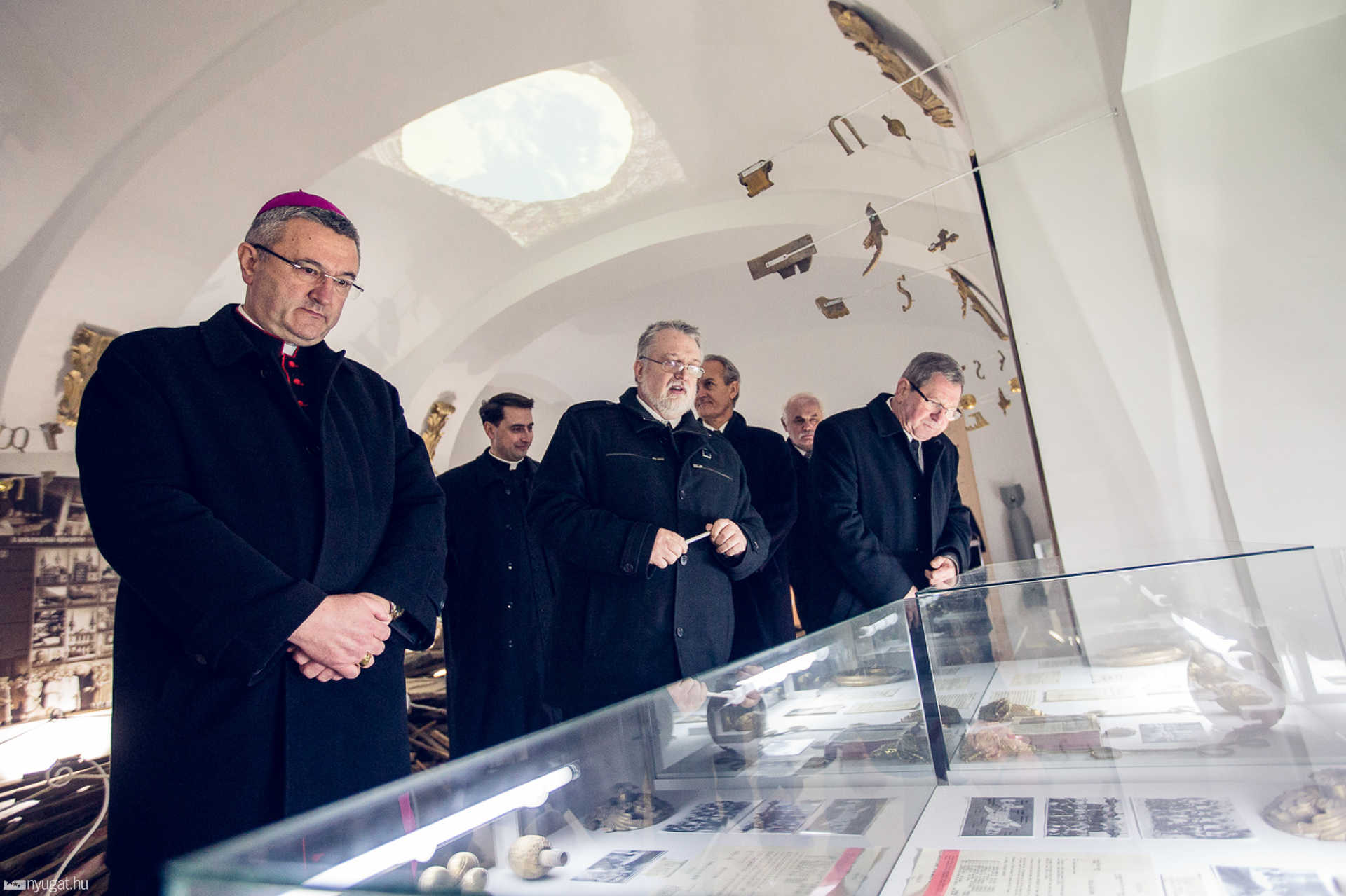 Kiállítás nyílt a bombázás 70. évfordulóján a székesegyházban