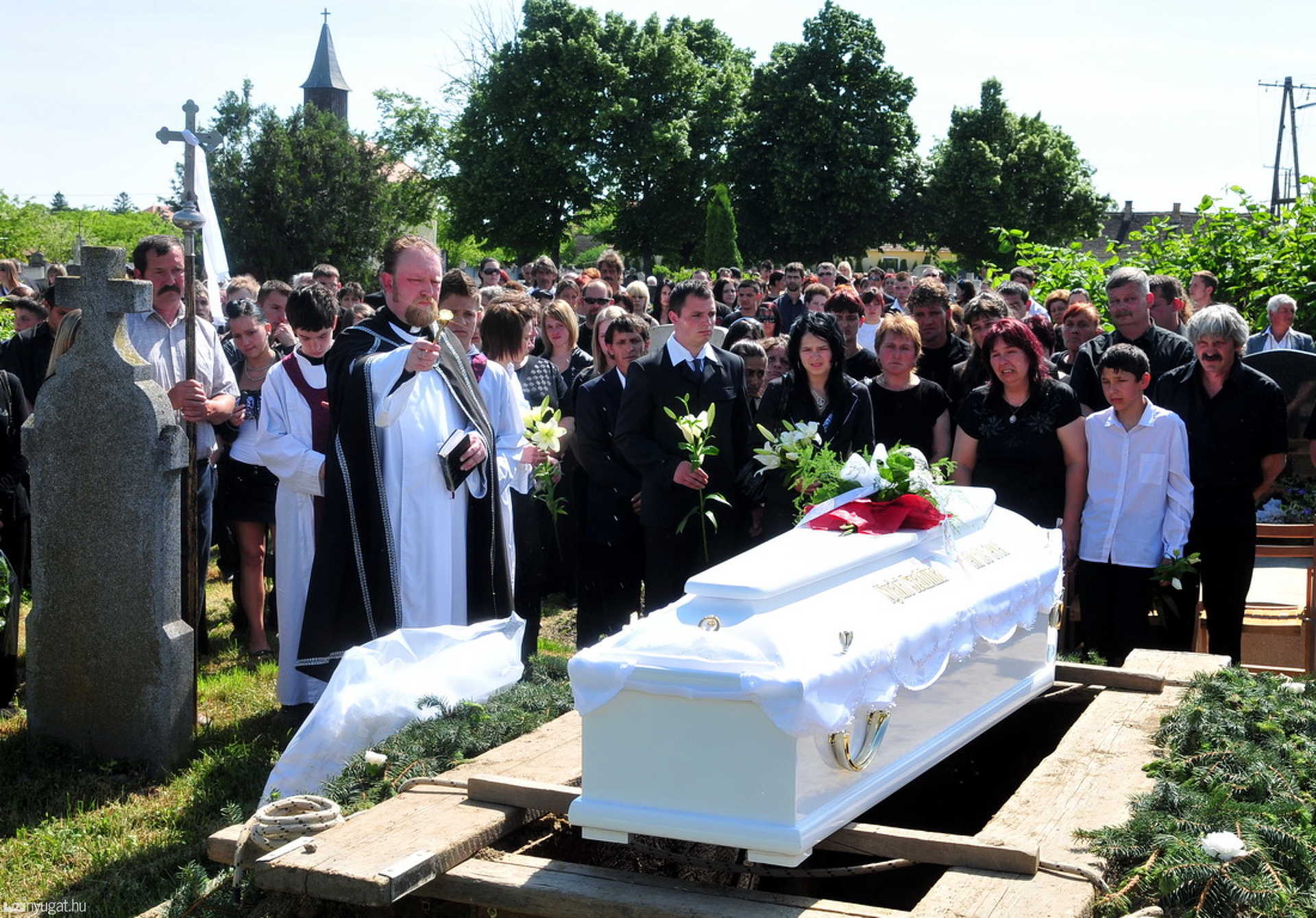 Ballagása napján halt meg a szanyi diáklány