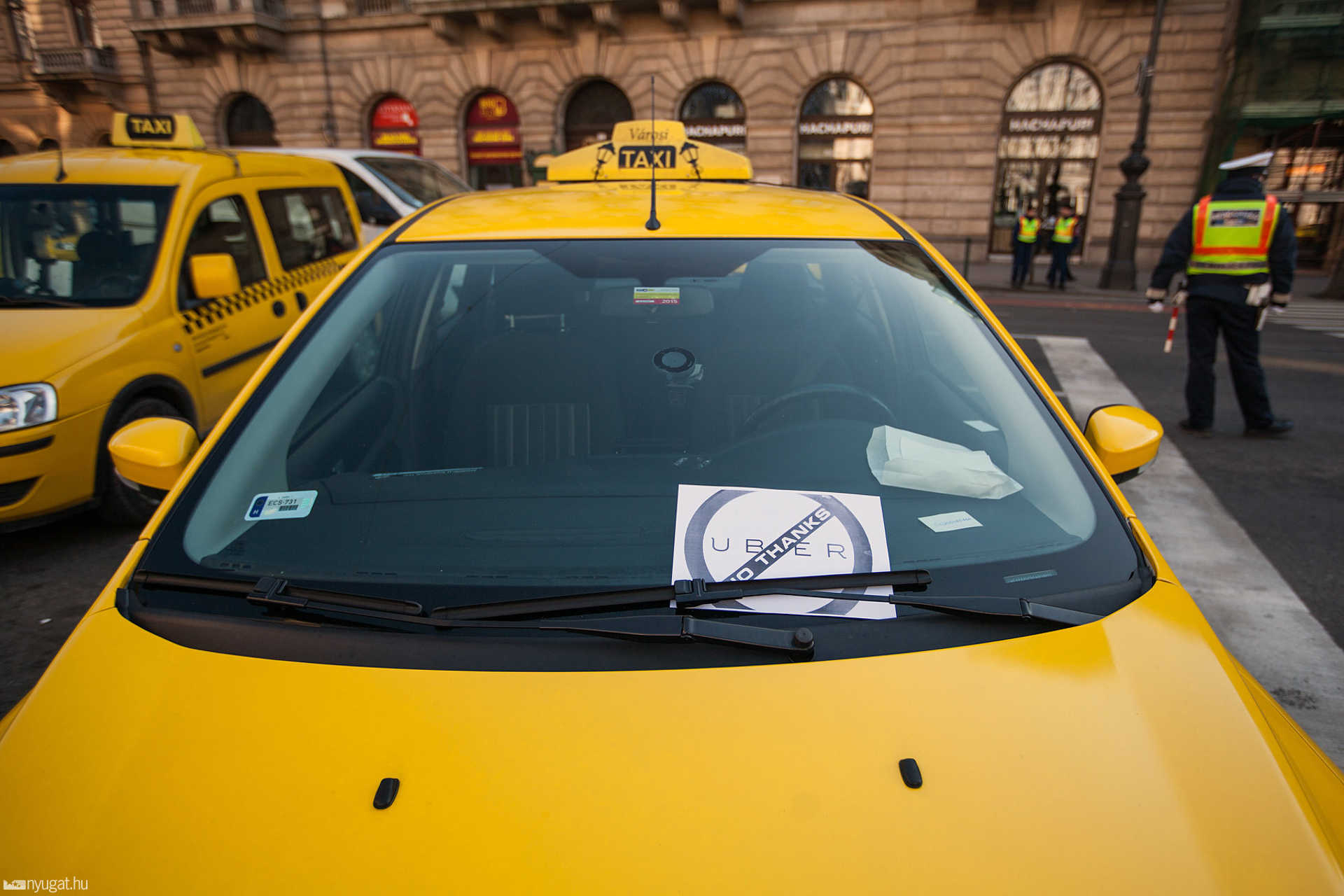 Taxisok tüntettek az Uber ellen Budapesten