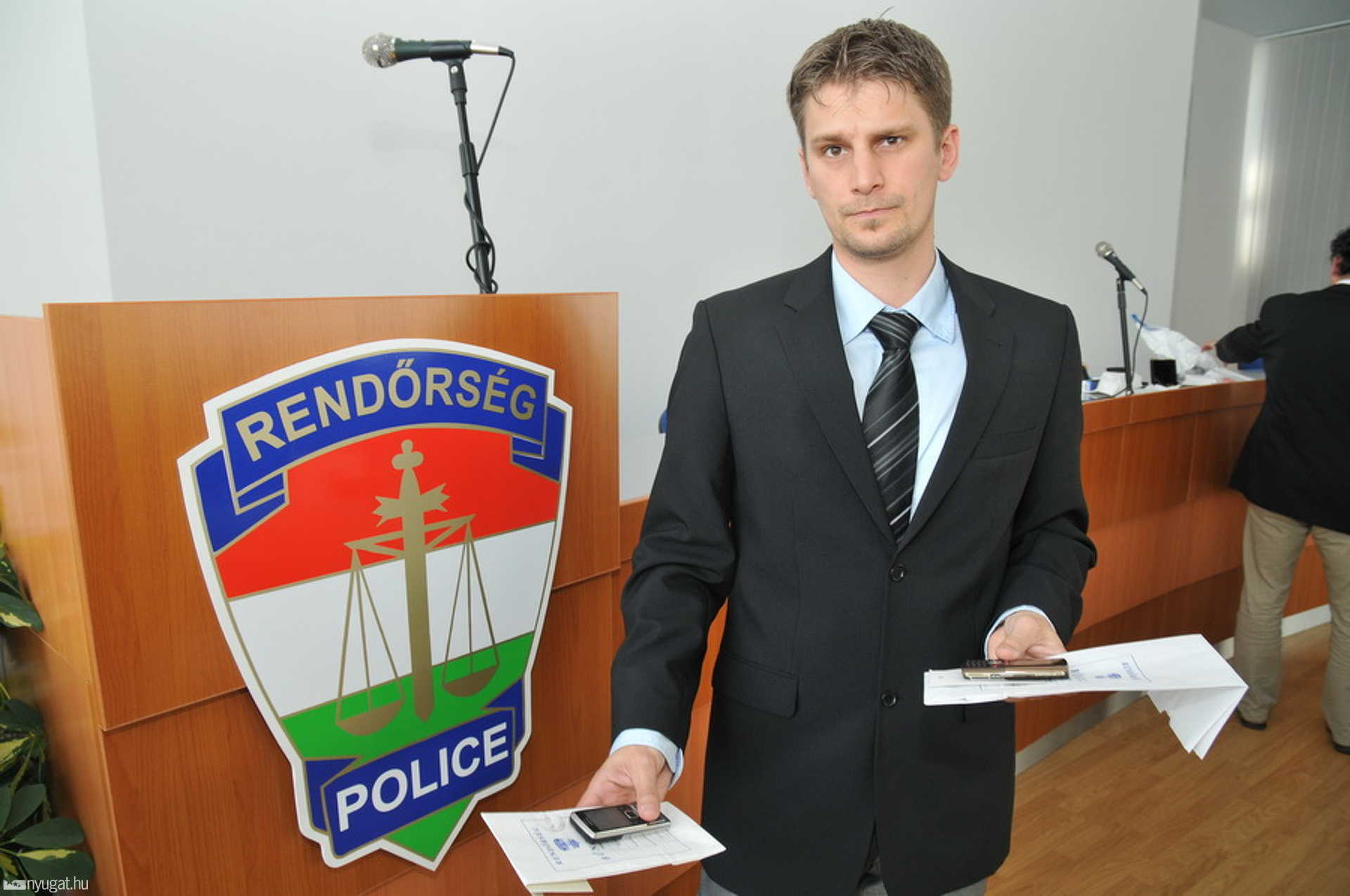 Lefoglalt, rablásból származó telefonok