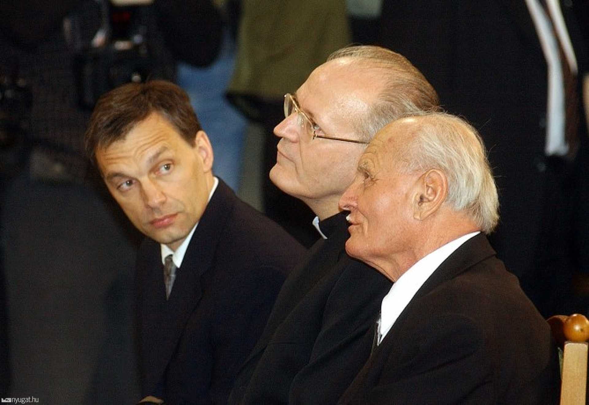 2004. április 15. A Páva utcai Holokauszt Emlékközpont megnyitója