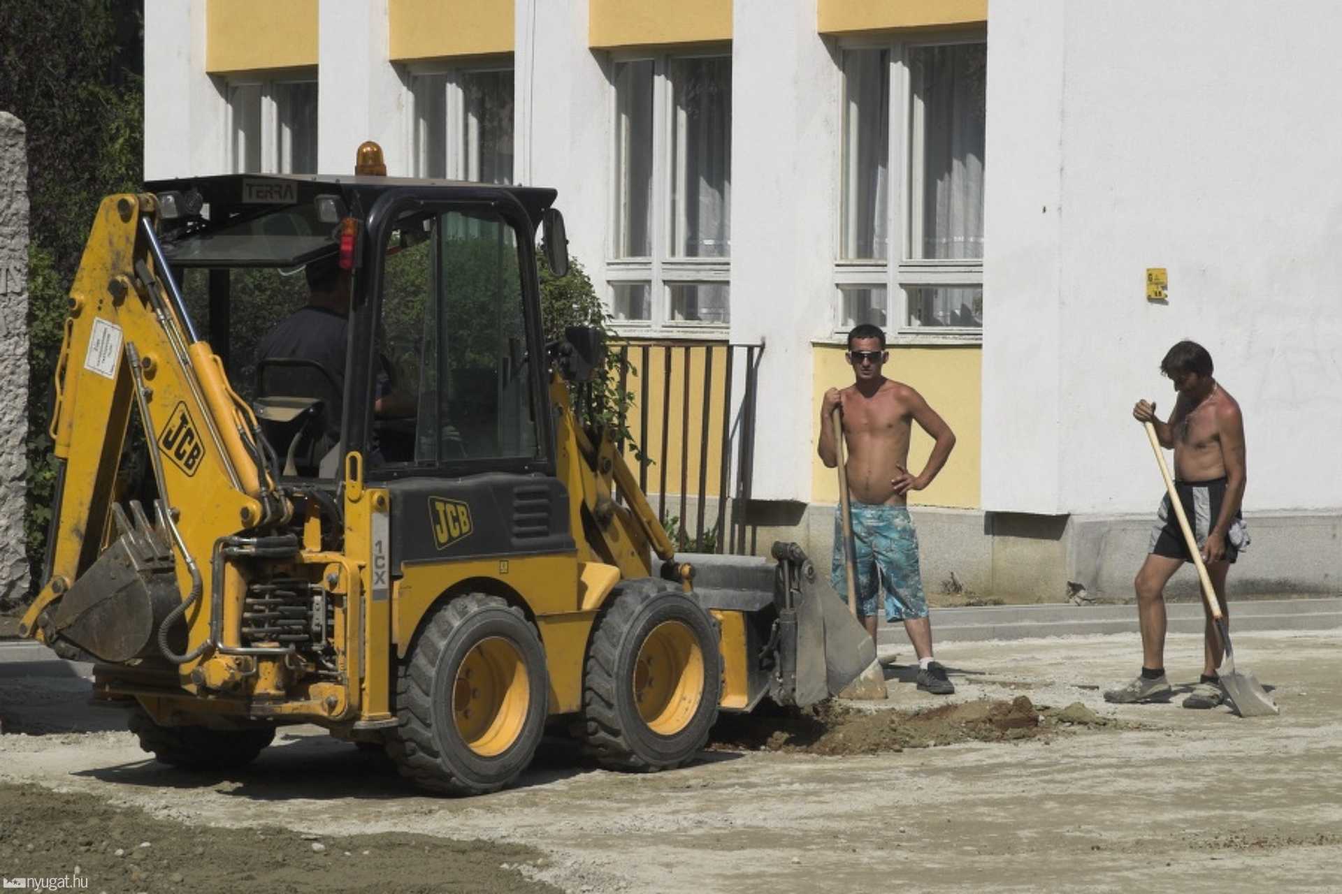 Felújítják a teret Derkovits iskolánál