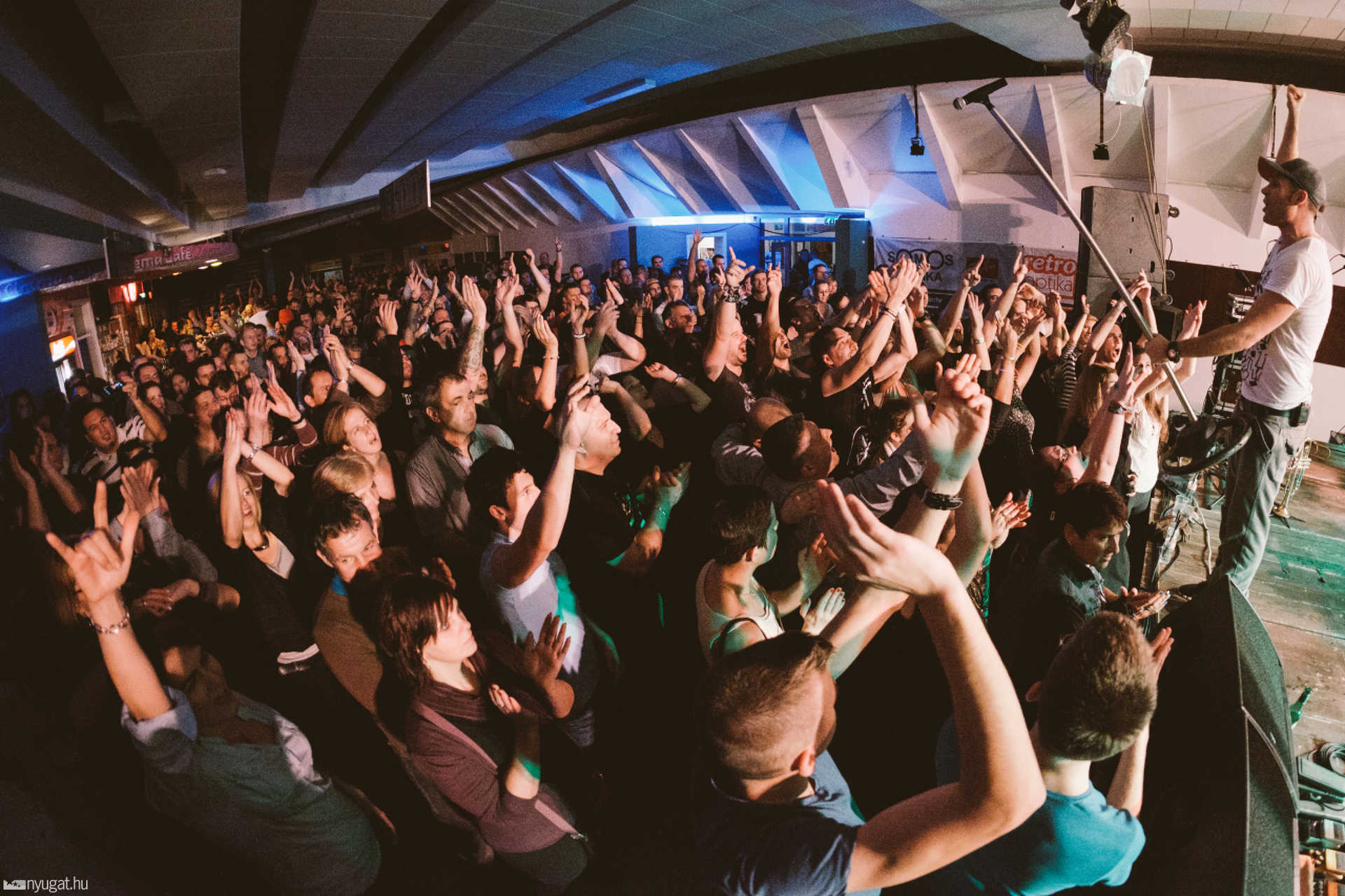 Ocho Macho koncert a Savaria moziban