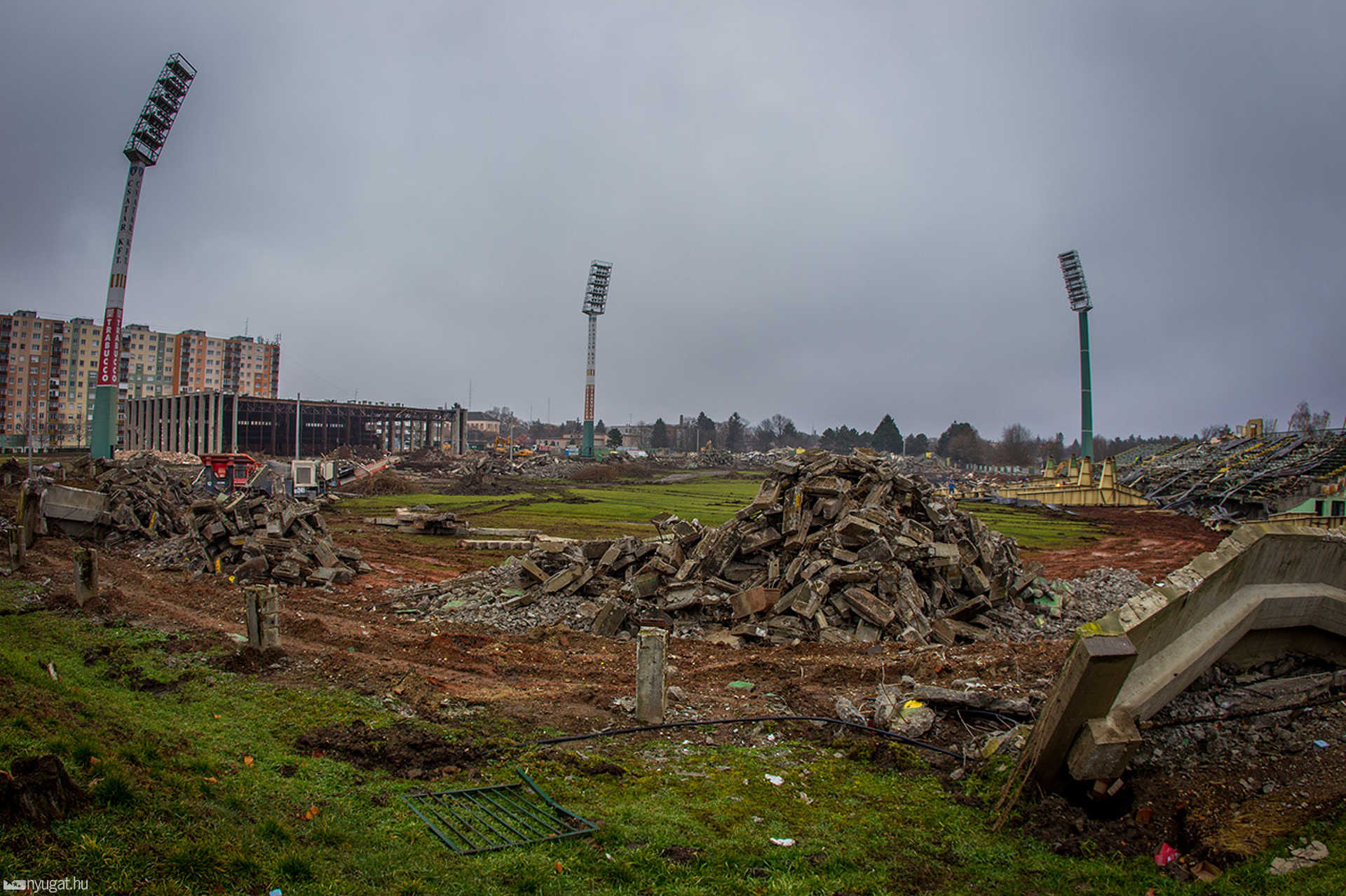A Haladás-stadion bontása