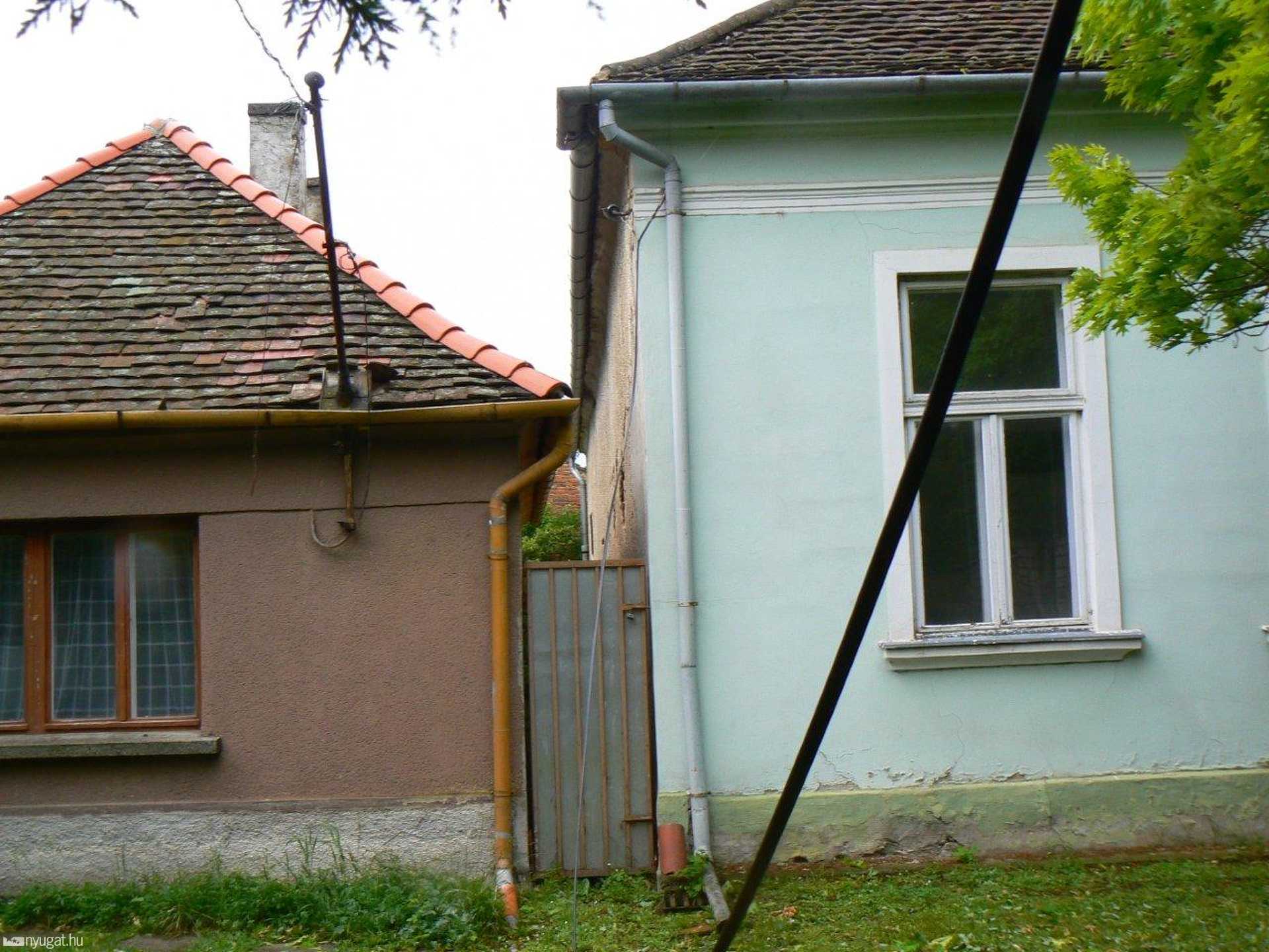 Vezetéket szakított a fa Szombathelyen