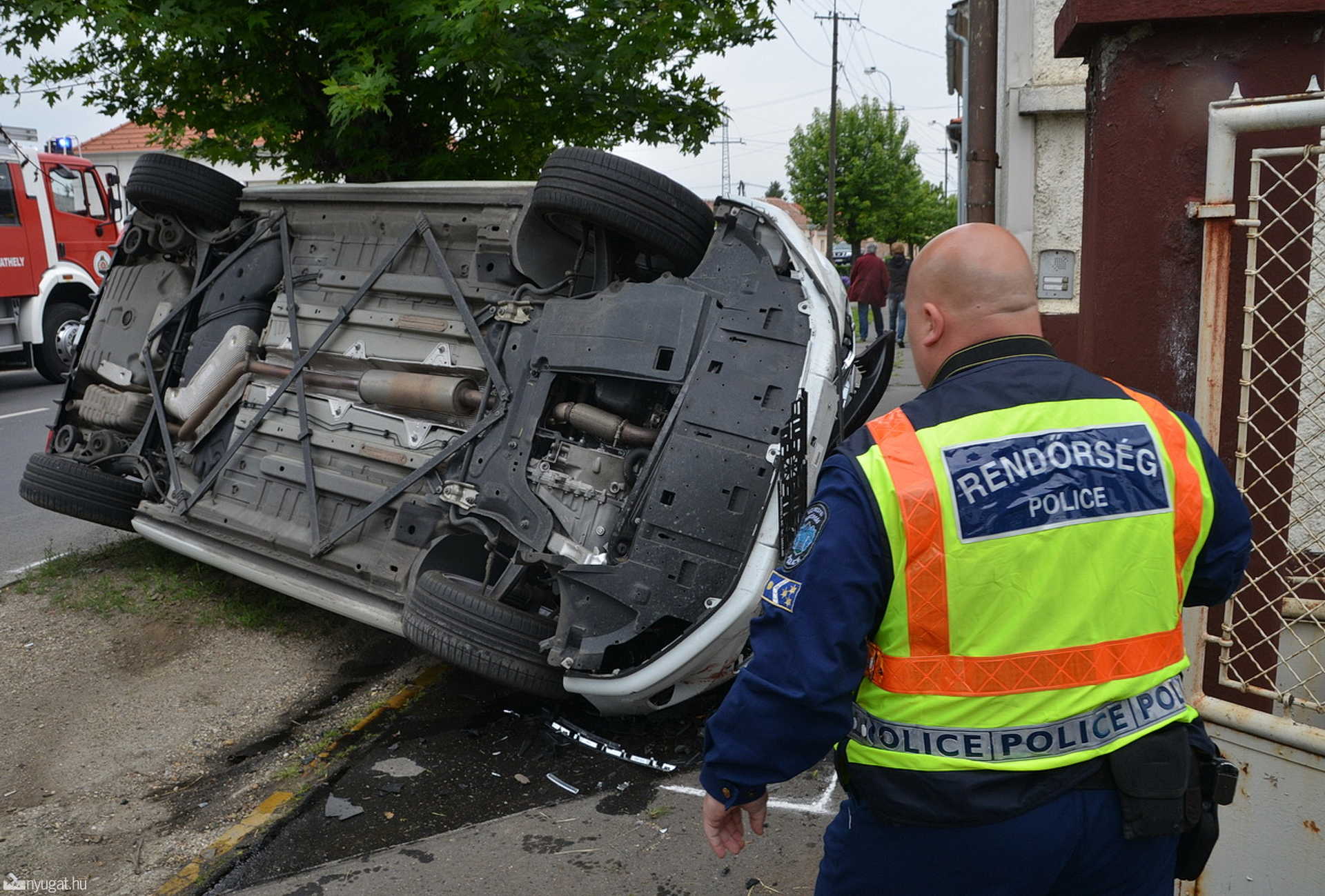 Peugeot oldalának hajtott a VW Szombathelyen