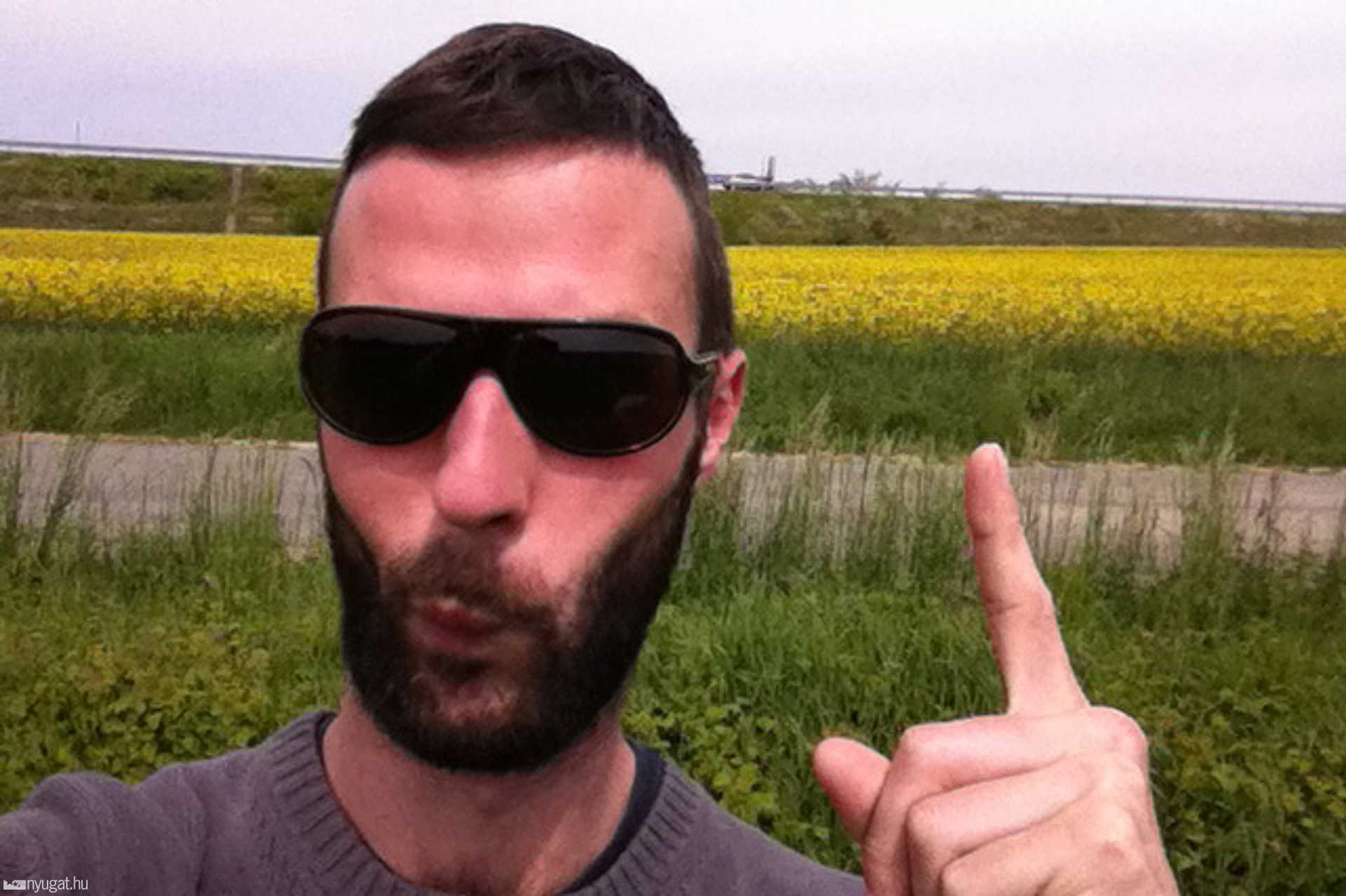 Szelfie a repceföldön
