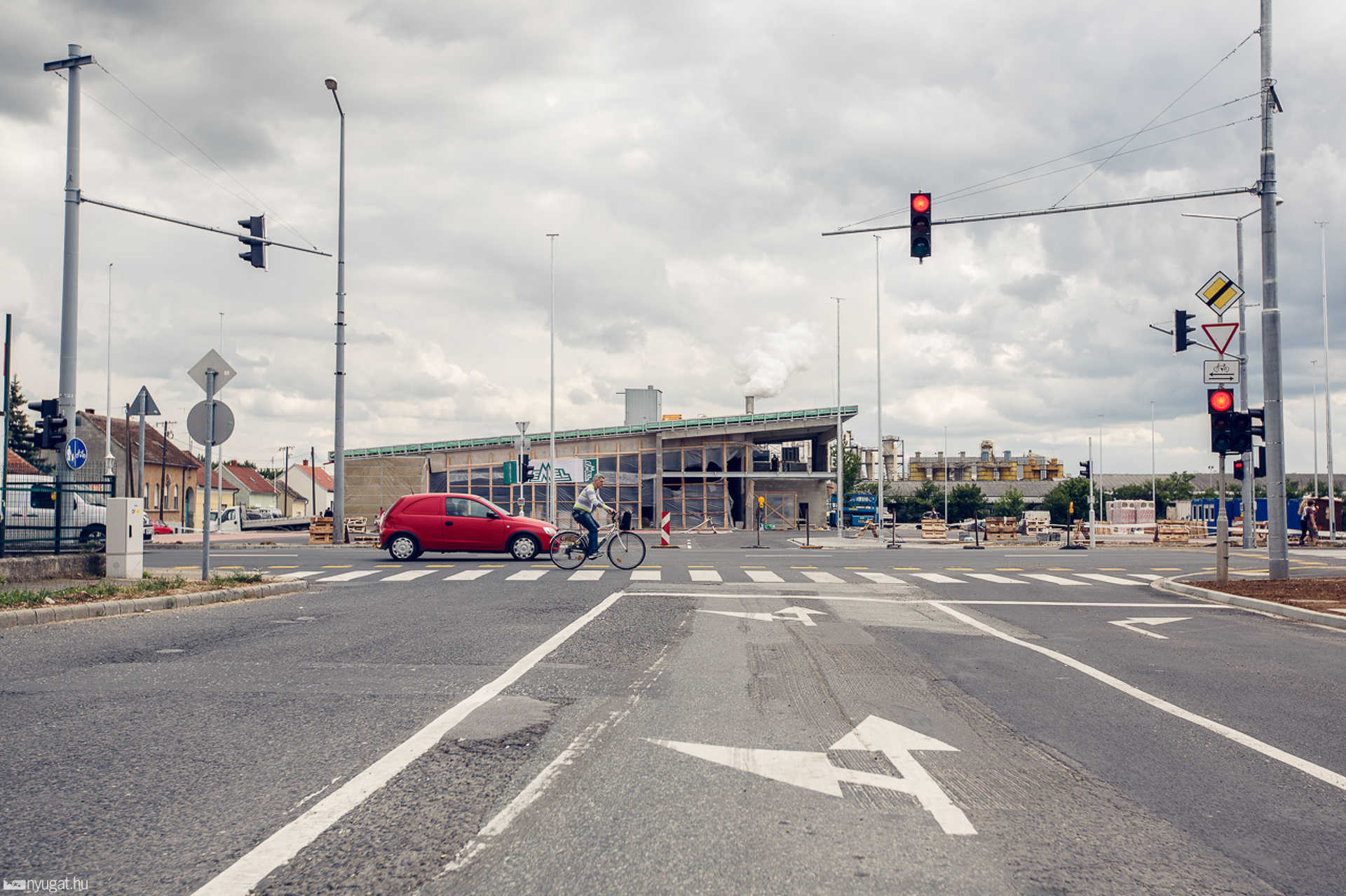 Új forgalmi rend a Zanati út-Puskás Tivadar utca kereszteződésénél