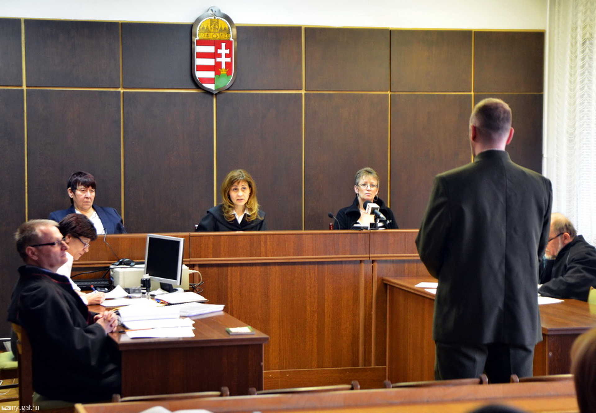 Négy év fogházbüntetést szabott ki a bírónő a sofőrre