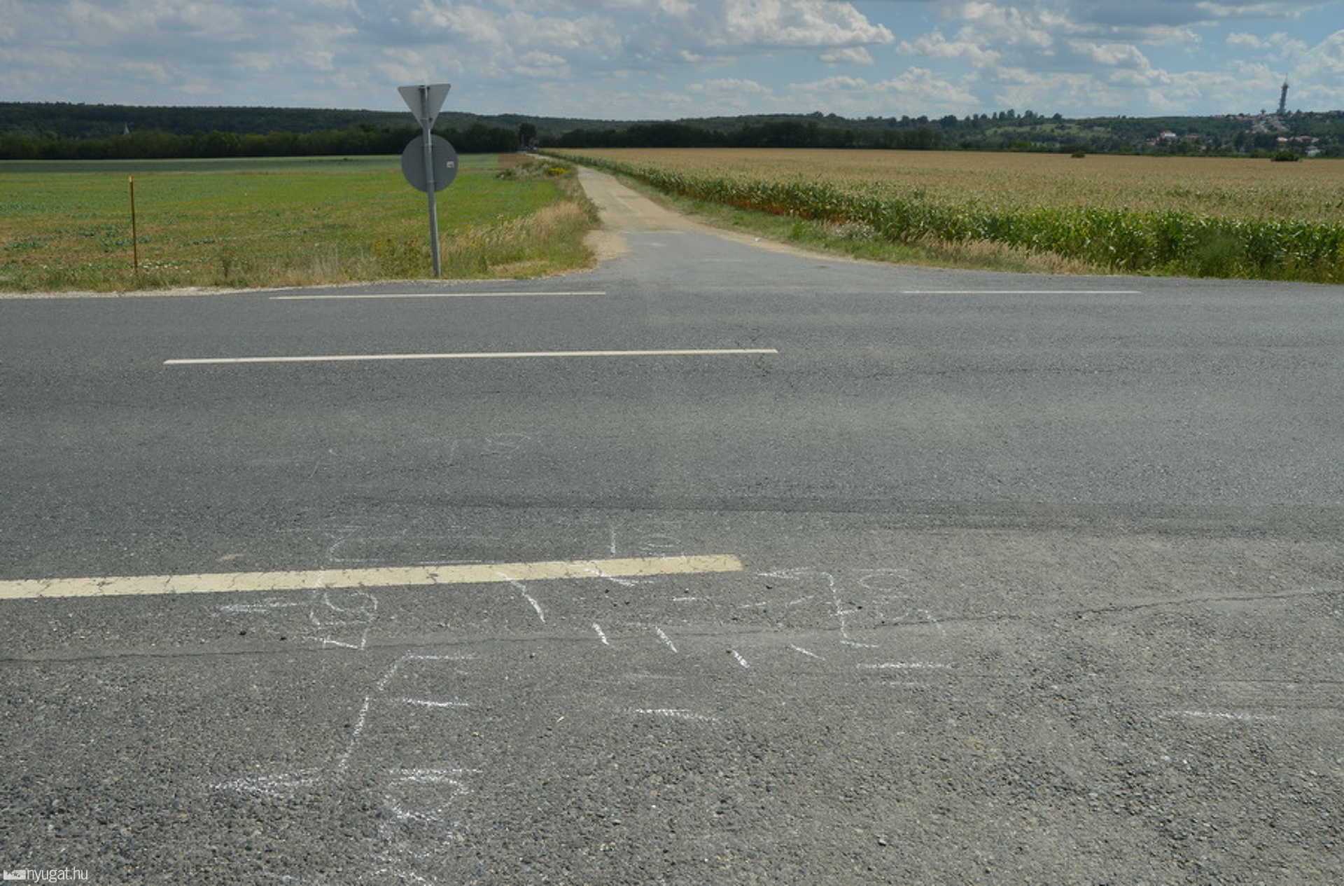 Szemből érkezett a motoros, a kép bal alsó sarkában az ütközési pont