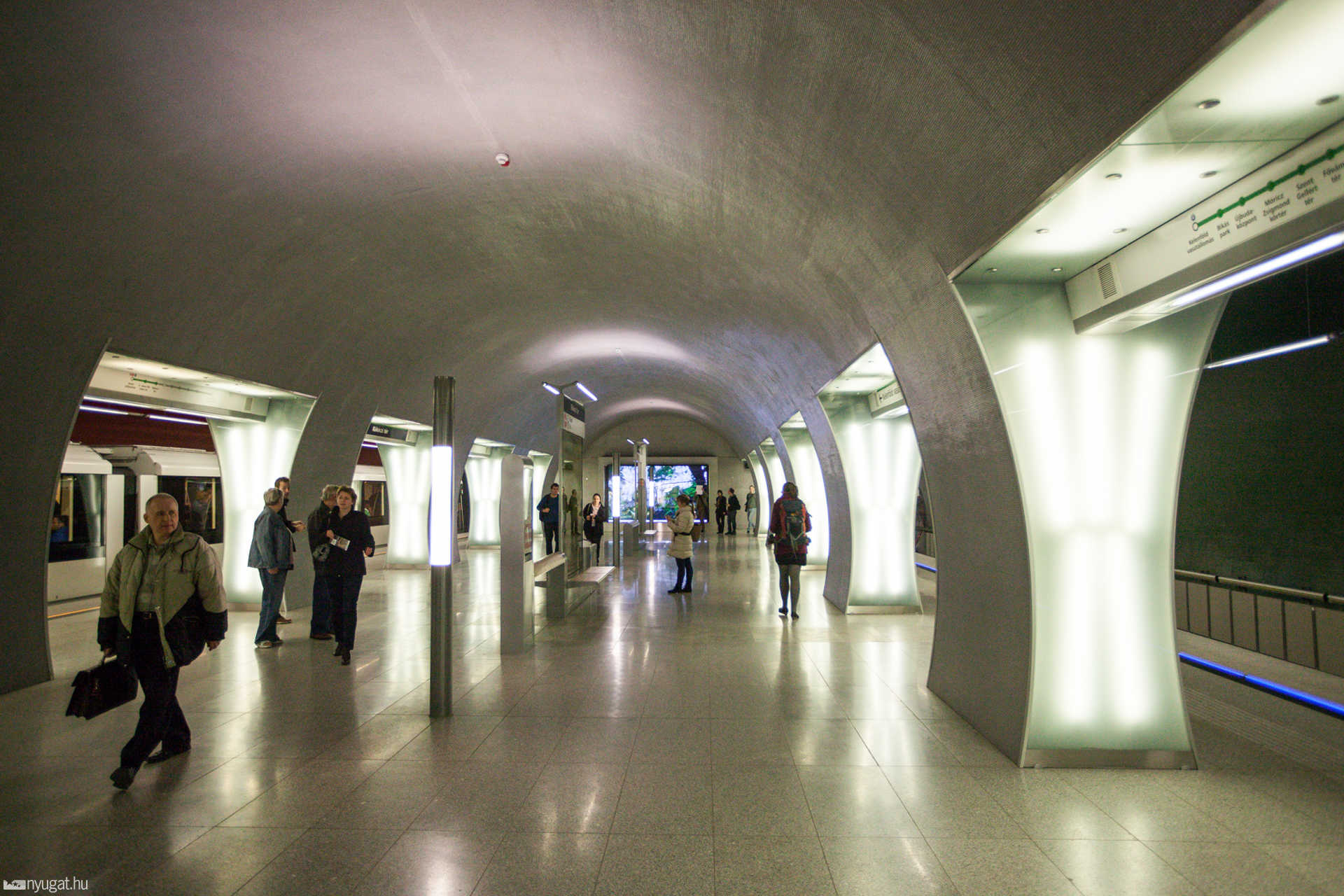 4-es metró az átadás napján