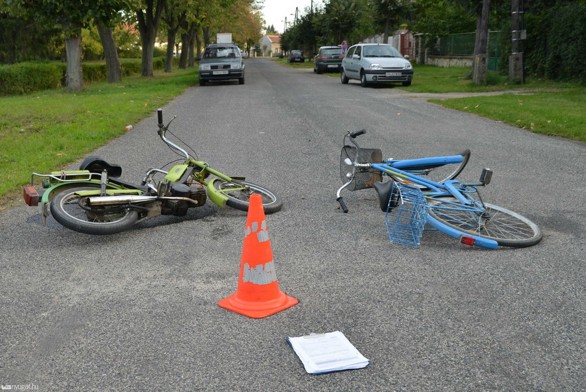 Motor elé fordult a kerékpár - két idős ember sérült a balesetben