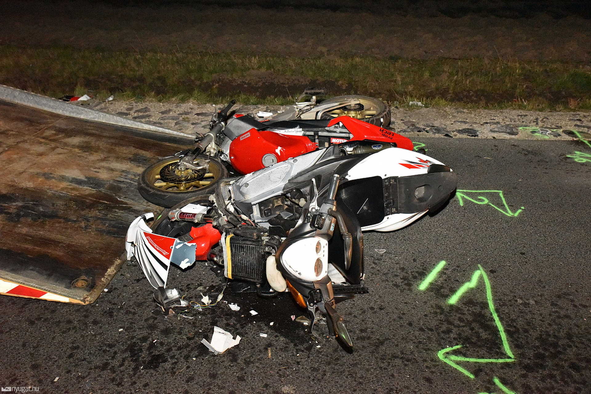Segédmotorok ütköztek frontálisan Celldömölk közelében