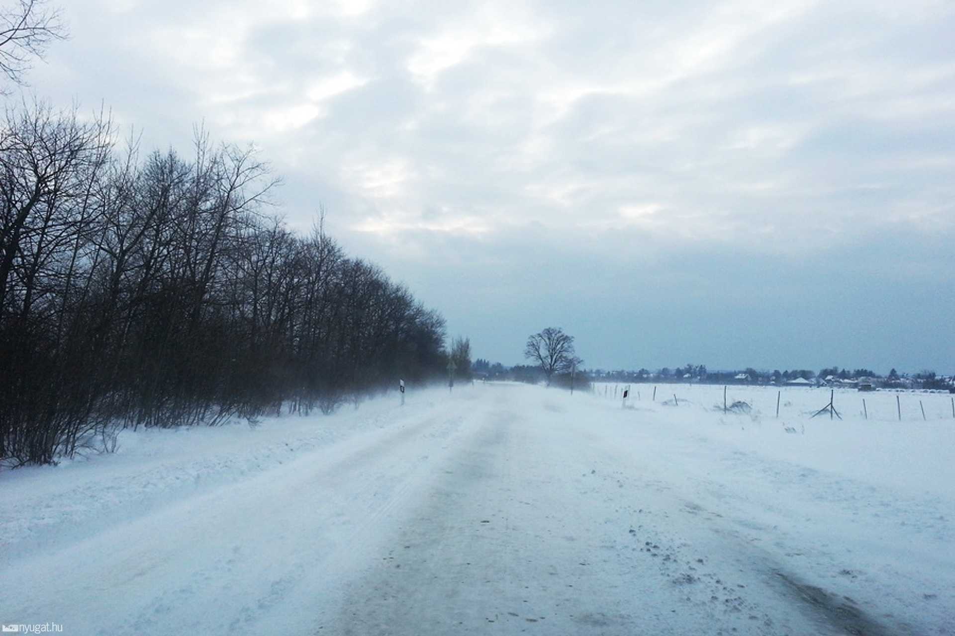 Hétfő 13 órakor Szombathely előtt a 87-es főúton Kőszeg felől érkezve