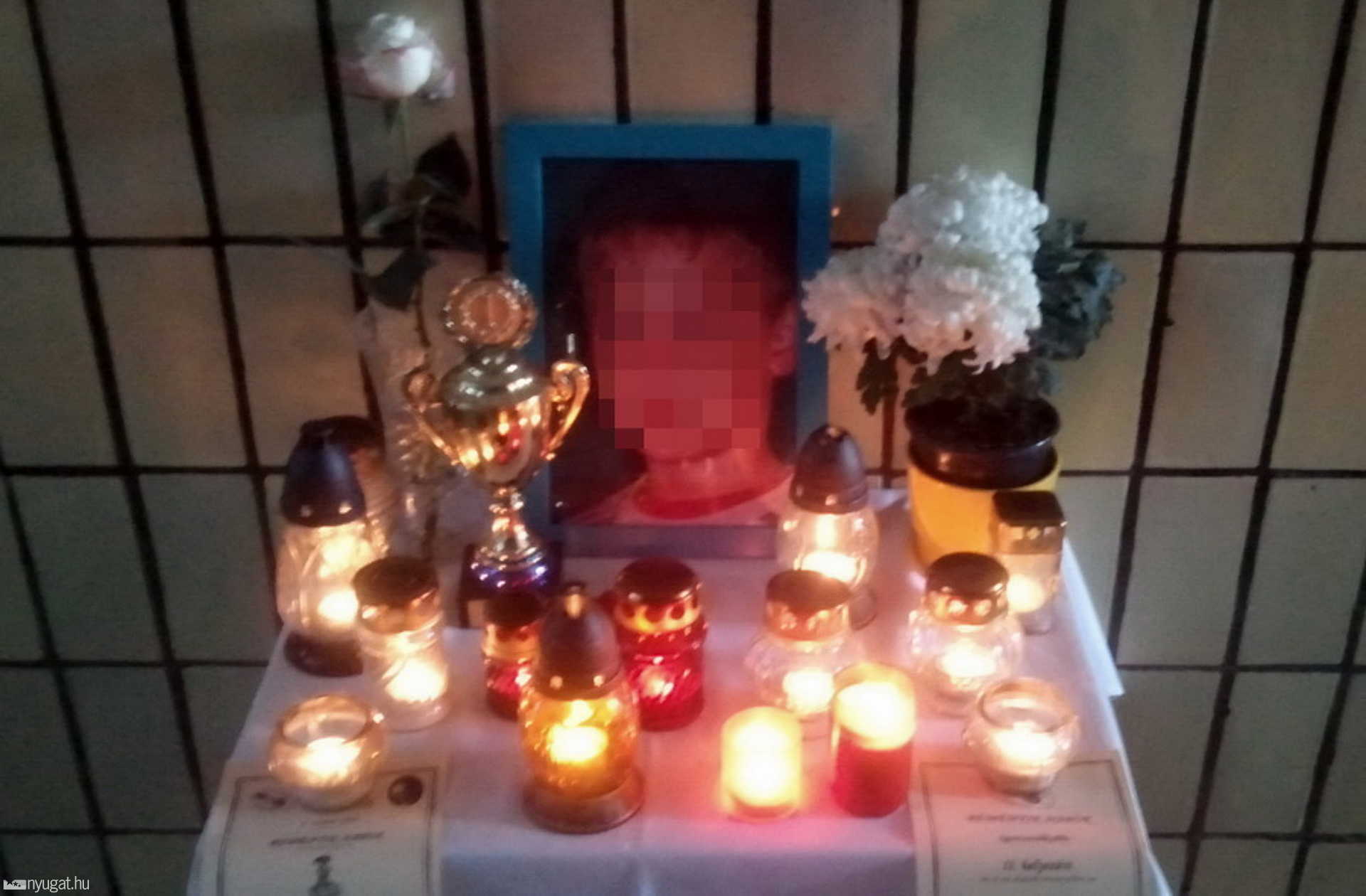 Az iskolában is gyászolják a balesetben meghalt kisfiút