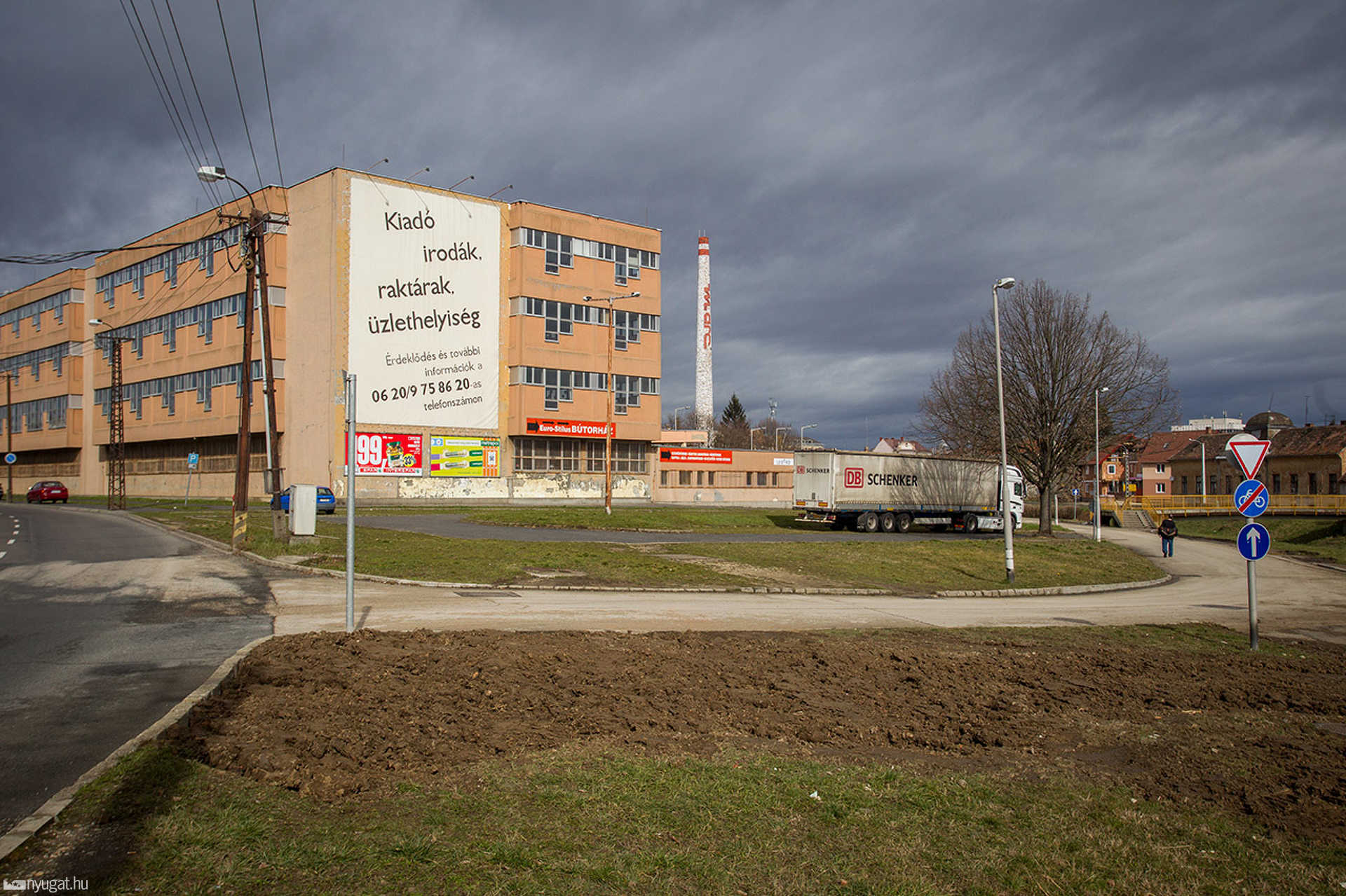Lebontották Körmendi úti újságost