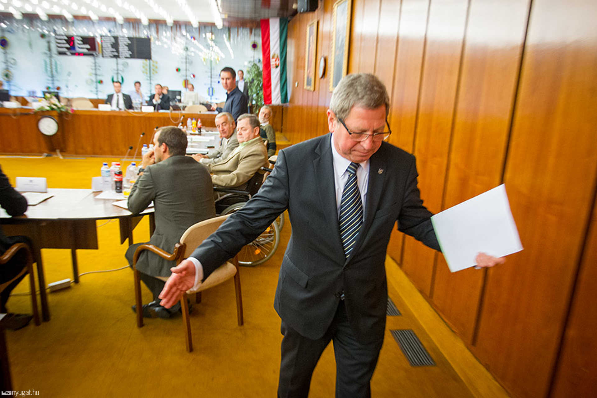 Puskés Tivadar elmenekül Czeglédy felszólalása elől