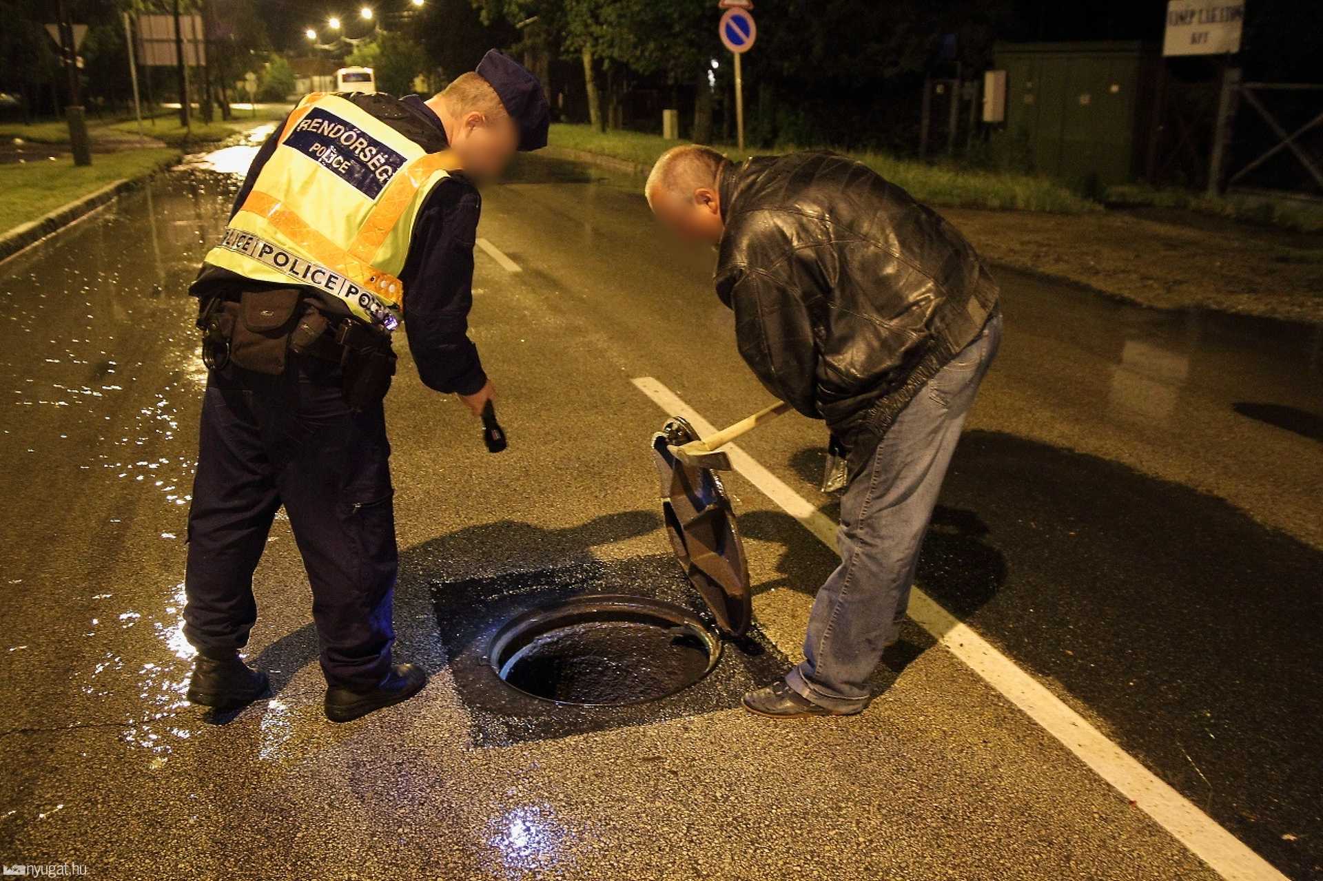 Élére állt csatornafedélnek ütközött egy autó