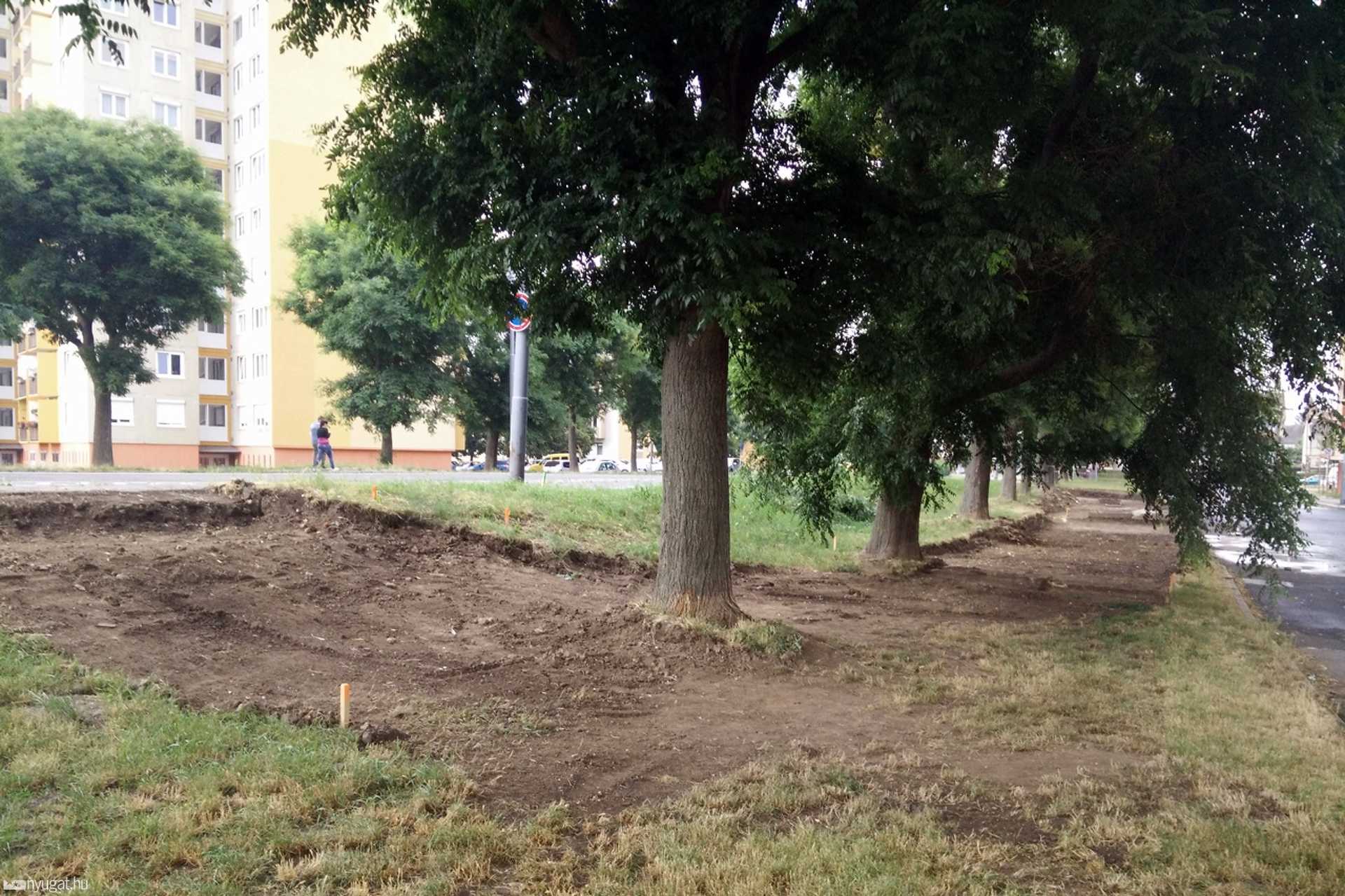 Tovább épül az elbaltázott bicikliút