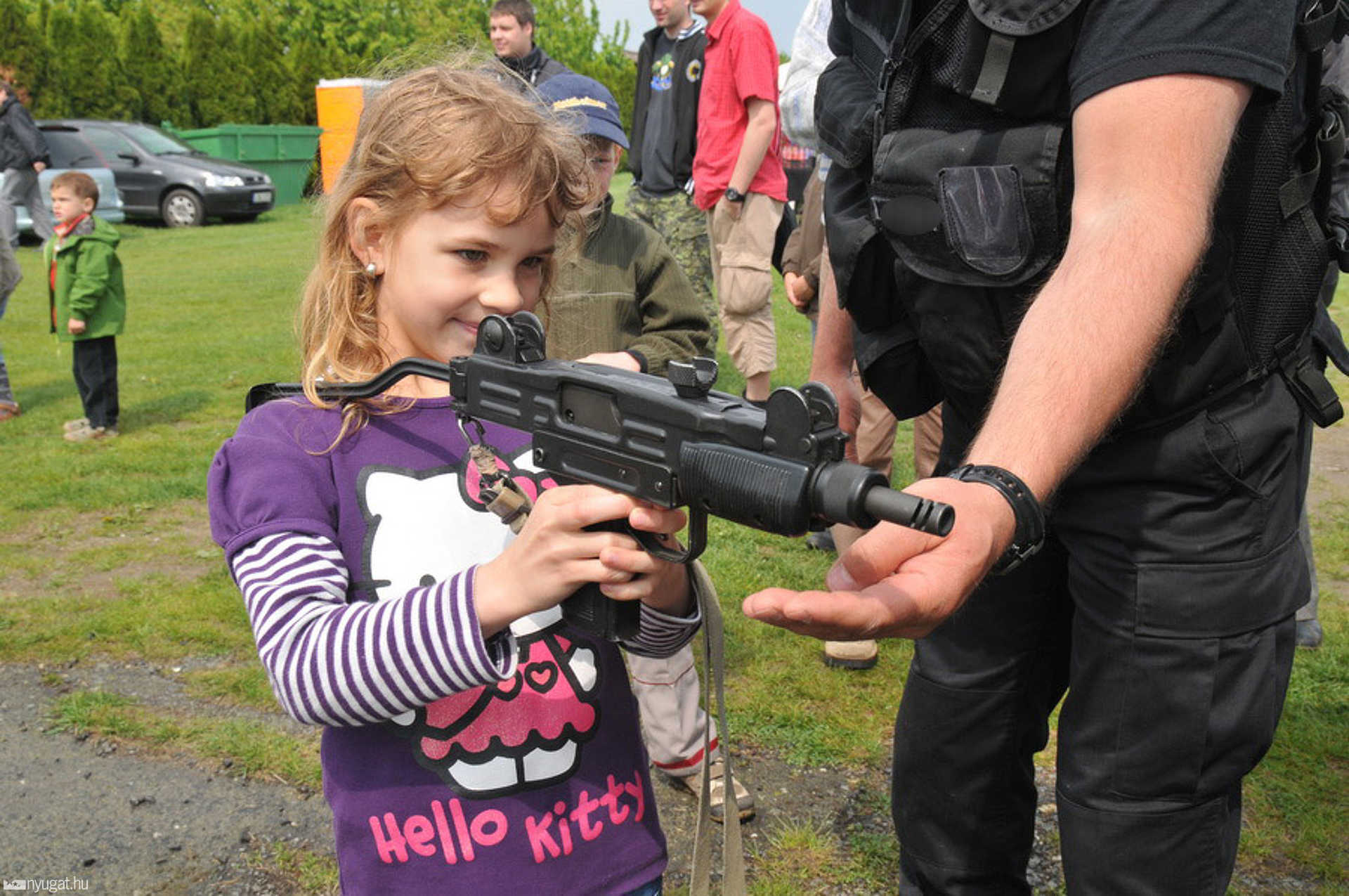 Kommandós bemutató a szombathelyi repülőtéri majálison - 2011.