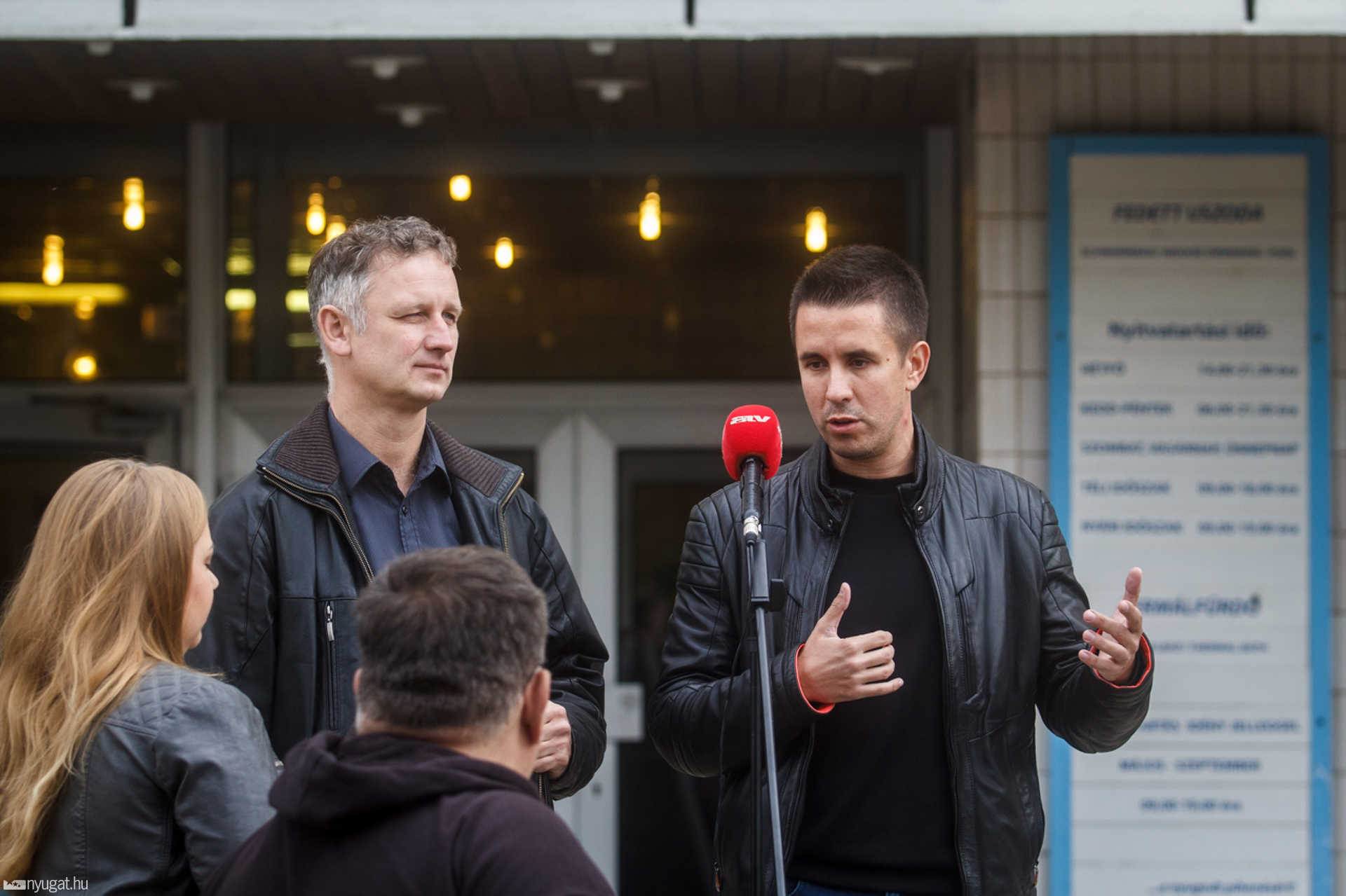 MSZP sajtótájékoztató a Fedett Uszodánál