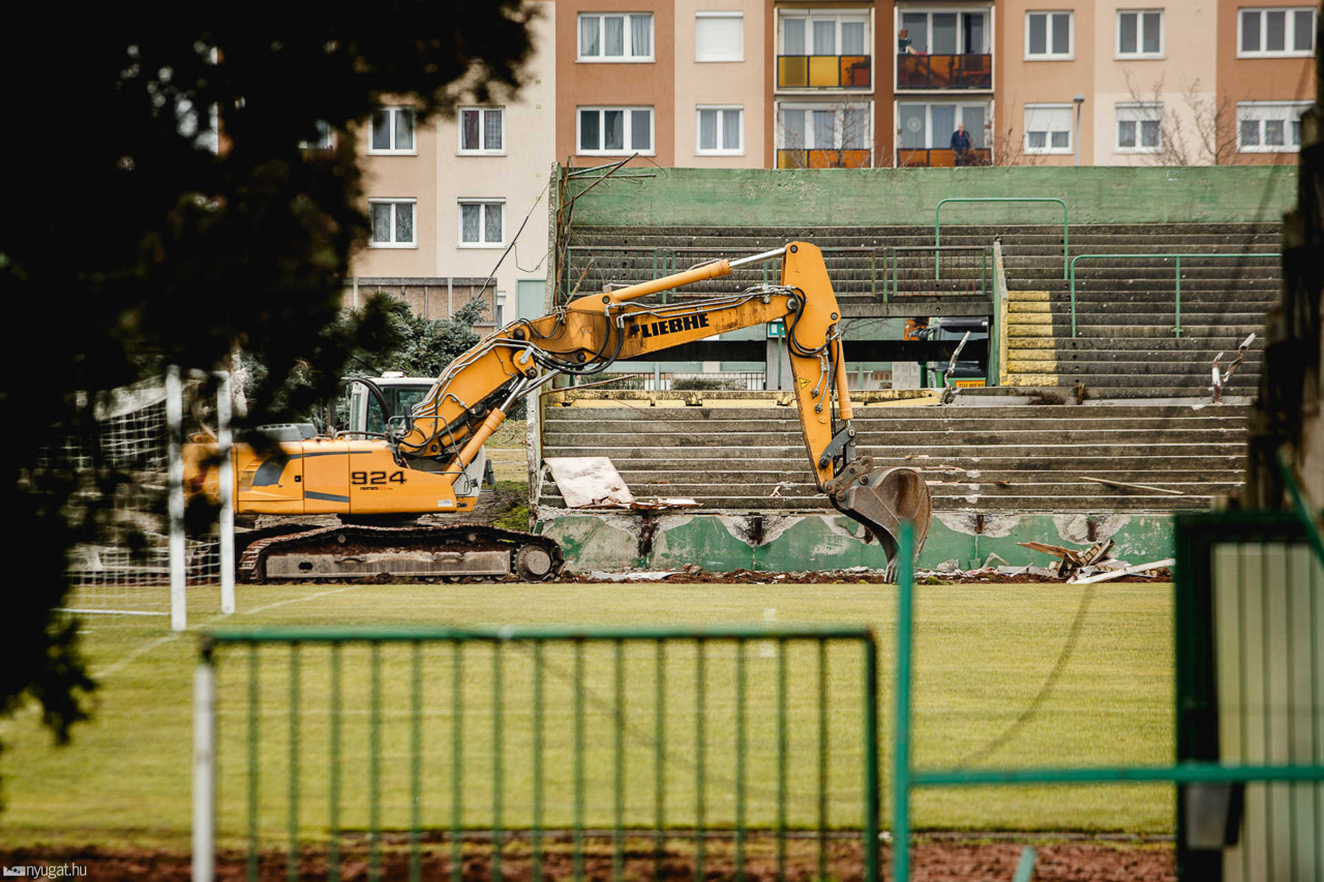 Bontják a Rohonci úti stadiont