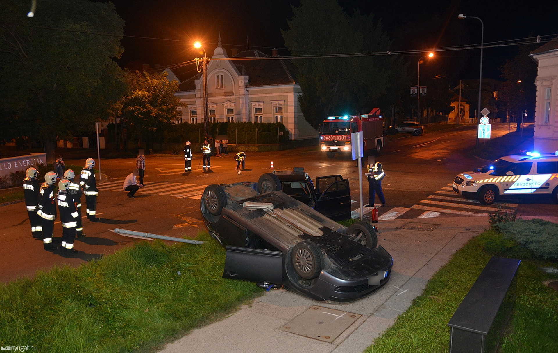 BMW-vel ütközött és felborult a szabályosan közlekedő Citroen