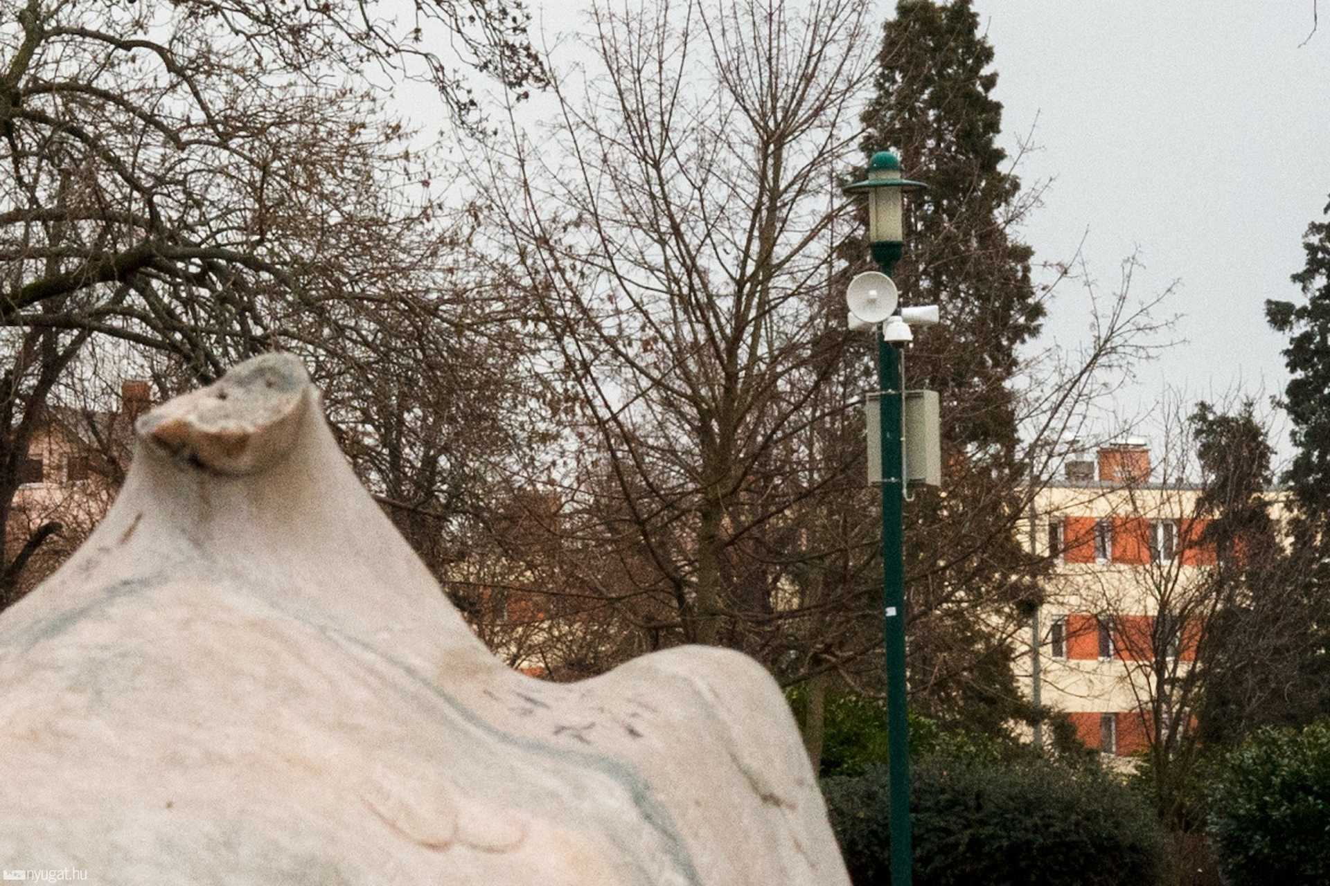 Térfigyelő kamera a Pelikán parkban