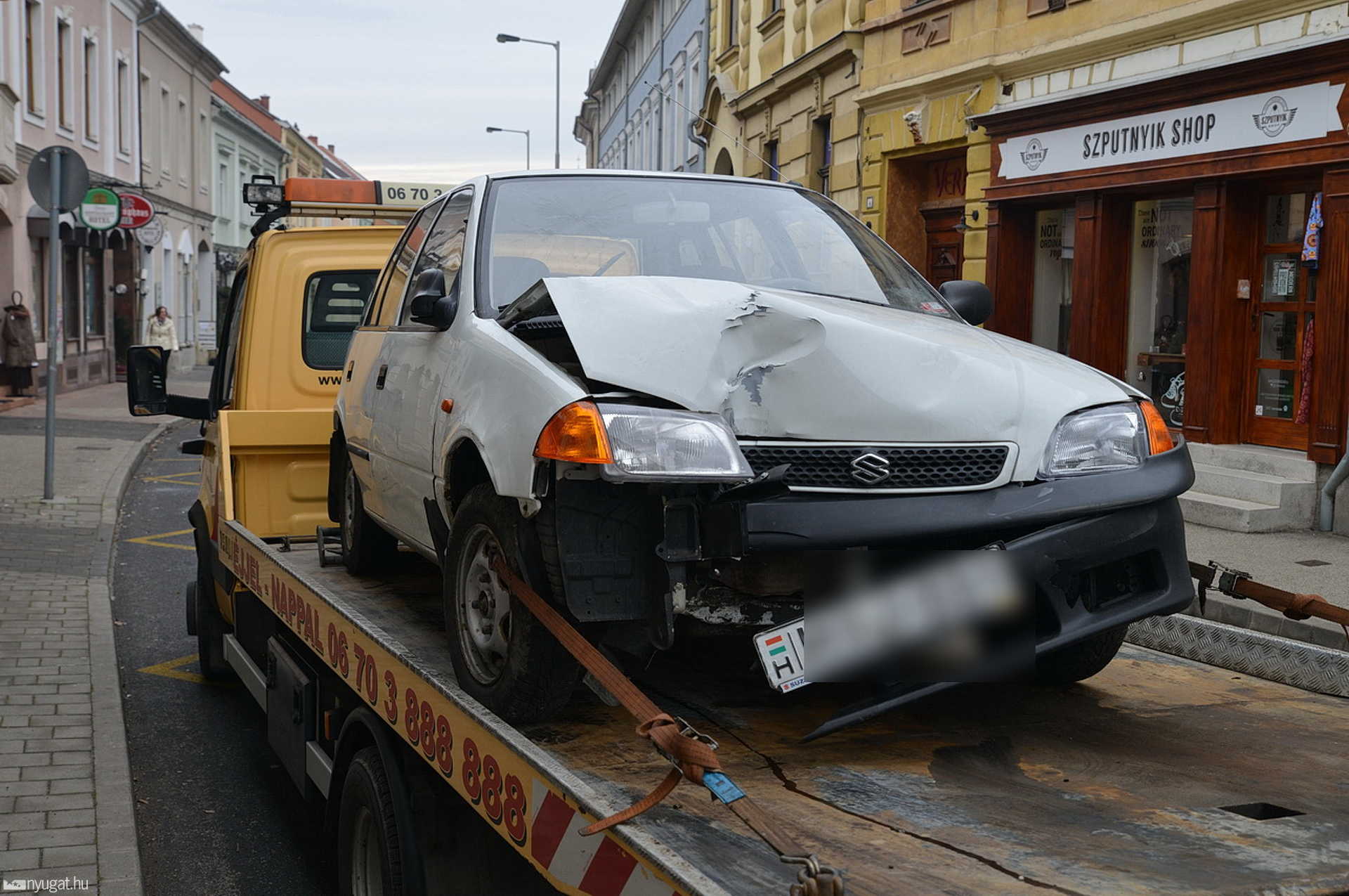 Oszlopnak ütközött egy Suzuki Szombathely belvárosában