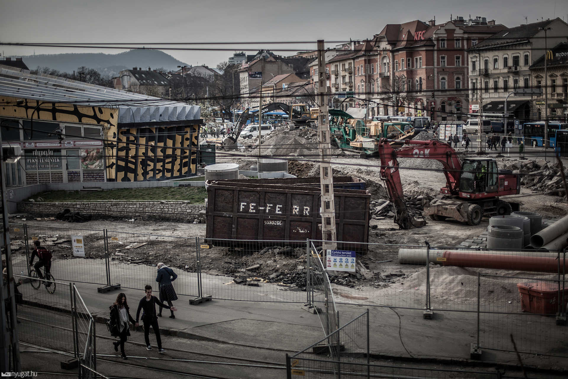 2015 tavaszának Budapestjén az apokalipszis rideg szele fúj keresztül