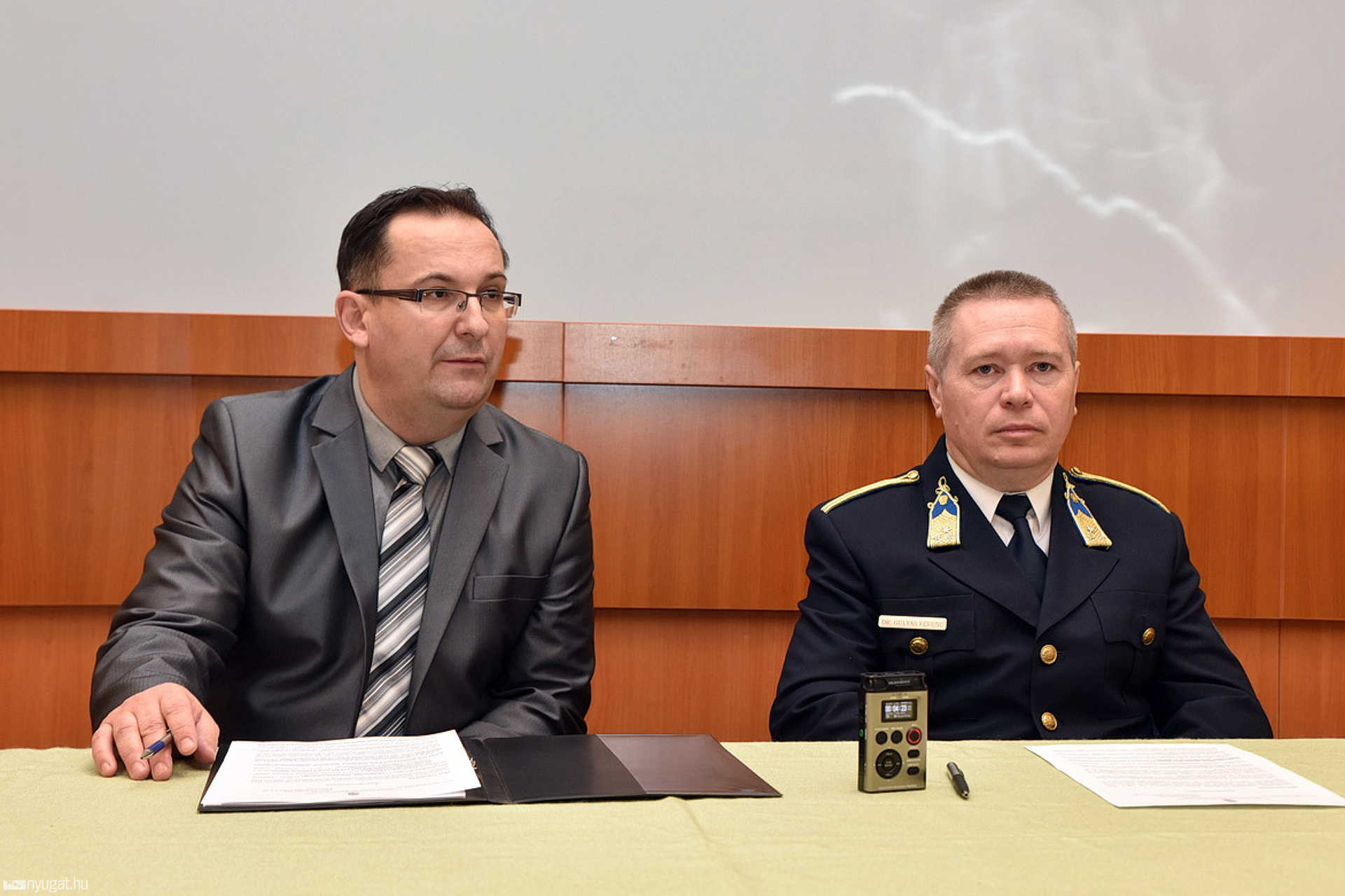 Sajtótájékoztató