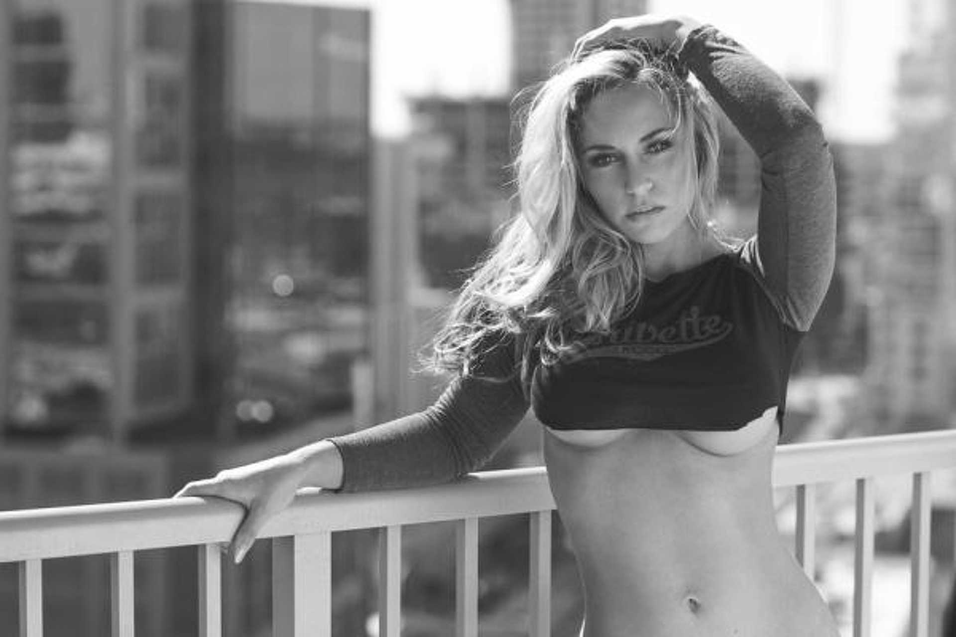 Underboob
