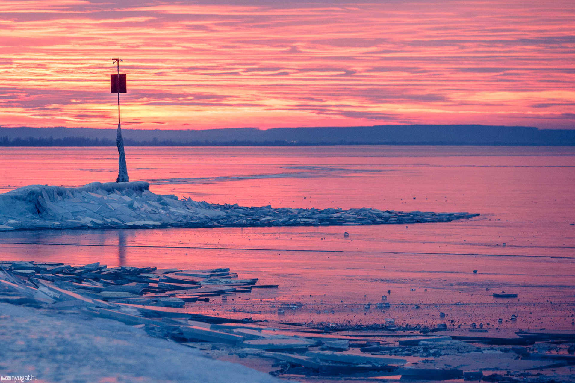 Befagyott Balaton Fonyódnál