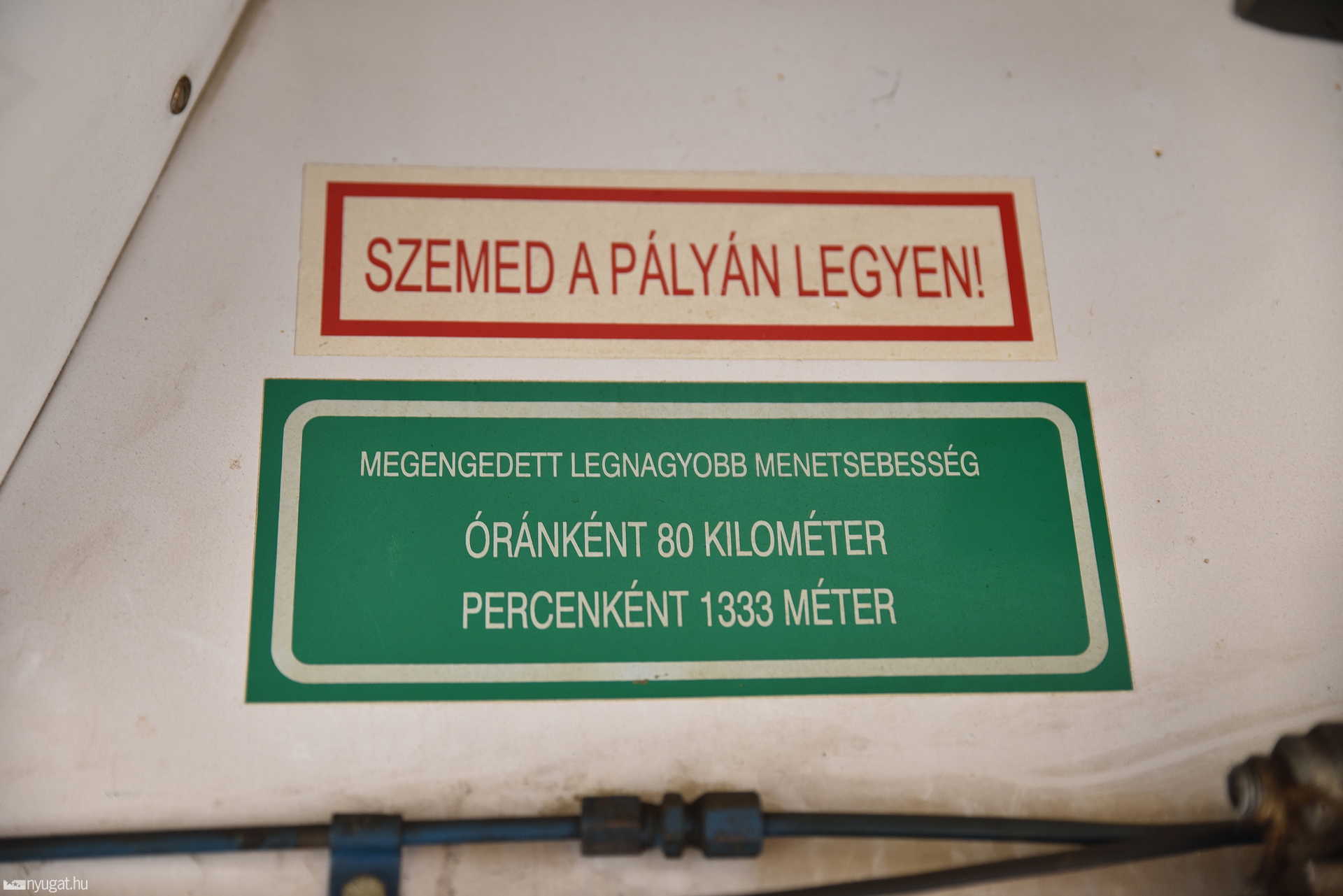 Szétvert leselejtezett szerelvény Szombathely határában