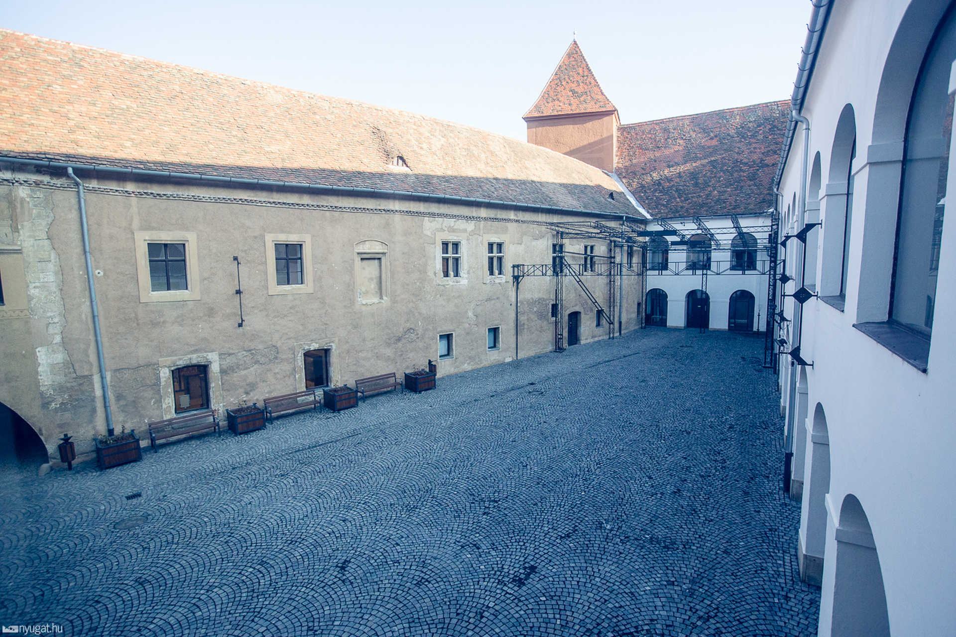 Átadták a felújított várat Kőszegen