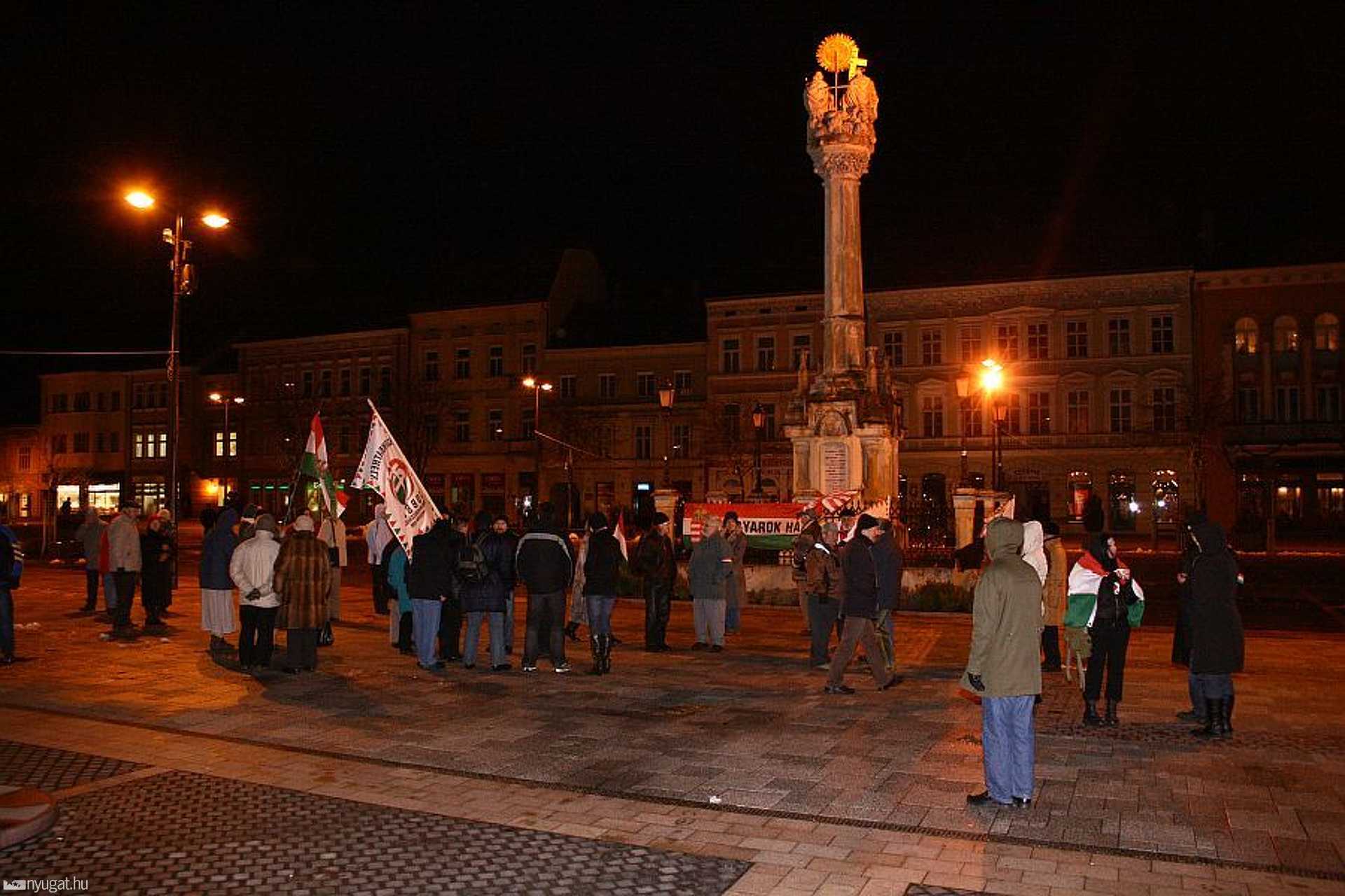 "Sátán, el a kezekkel a Szent Koronától!" - tüntetés
