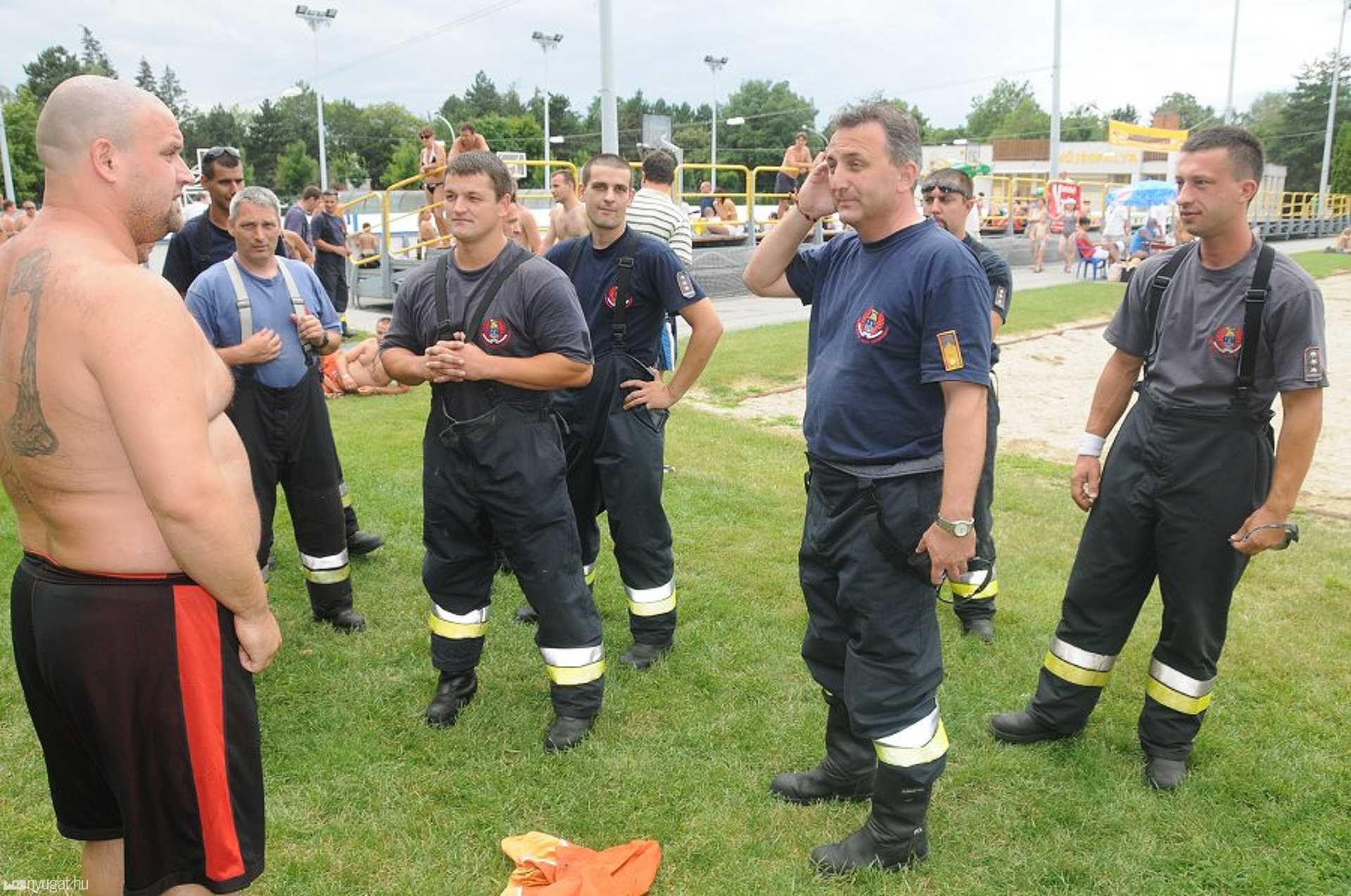 Tűzről pattant legények - Gabonatűz oltása után érkeztek a versenyre