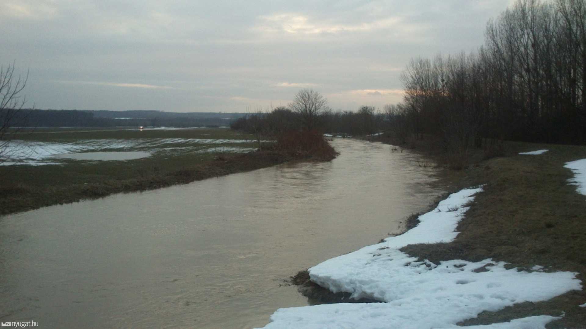 Tetőzik a Répce Bükön
