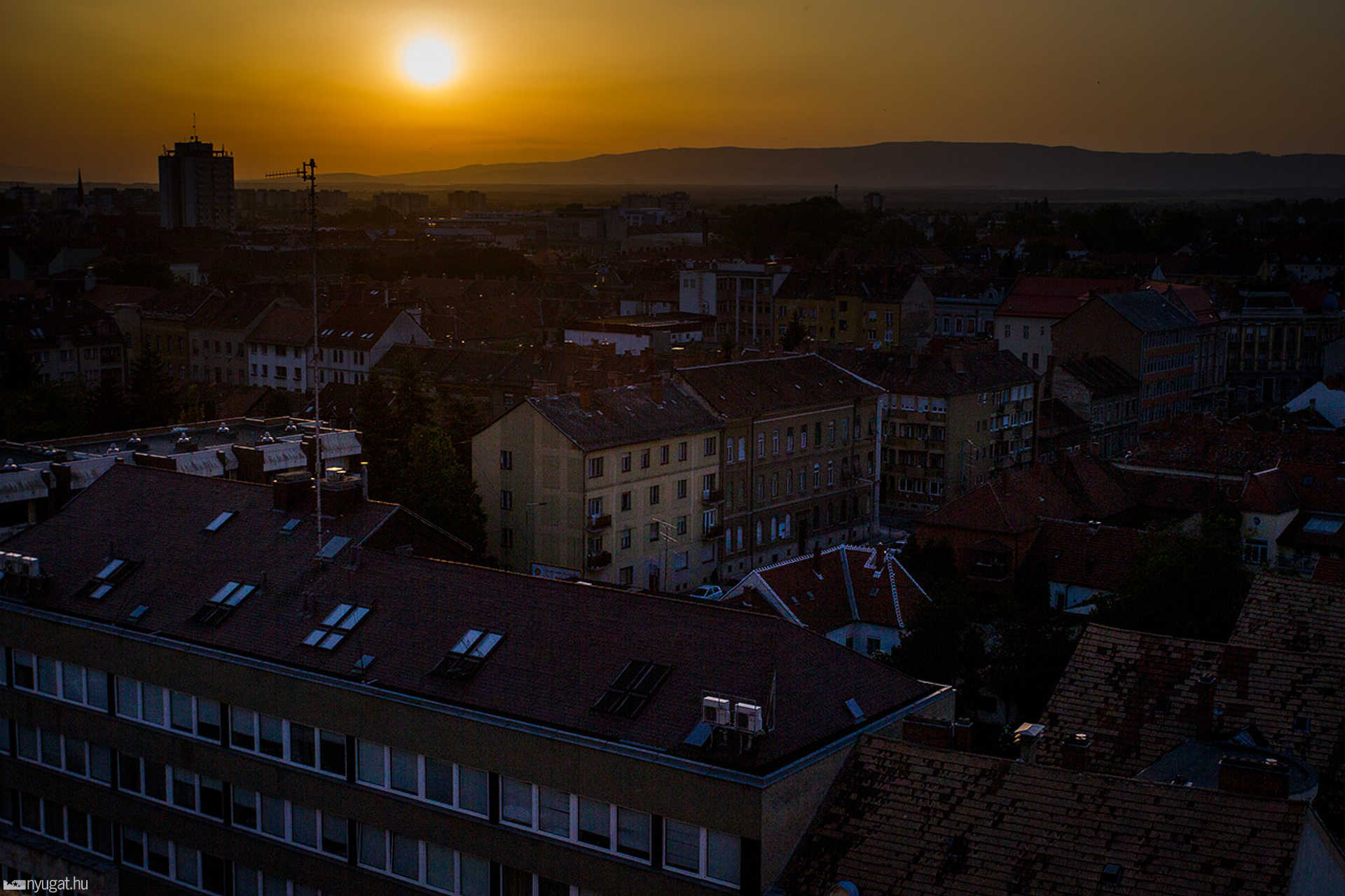 Szaharai homok színezte a mai napnyugatát