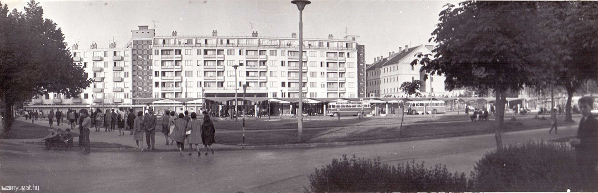 Ady Endre tér, autóbusz pályaudvar