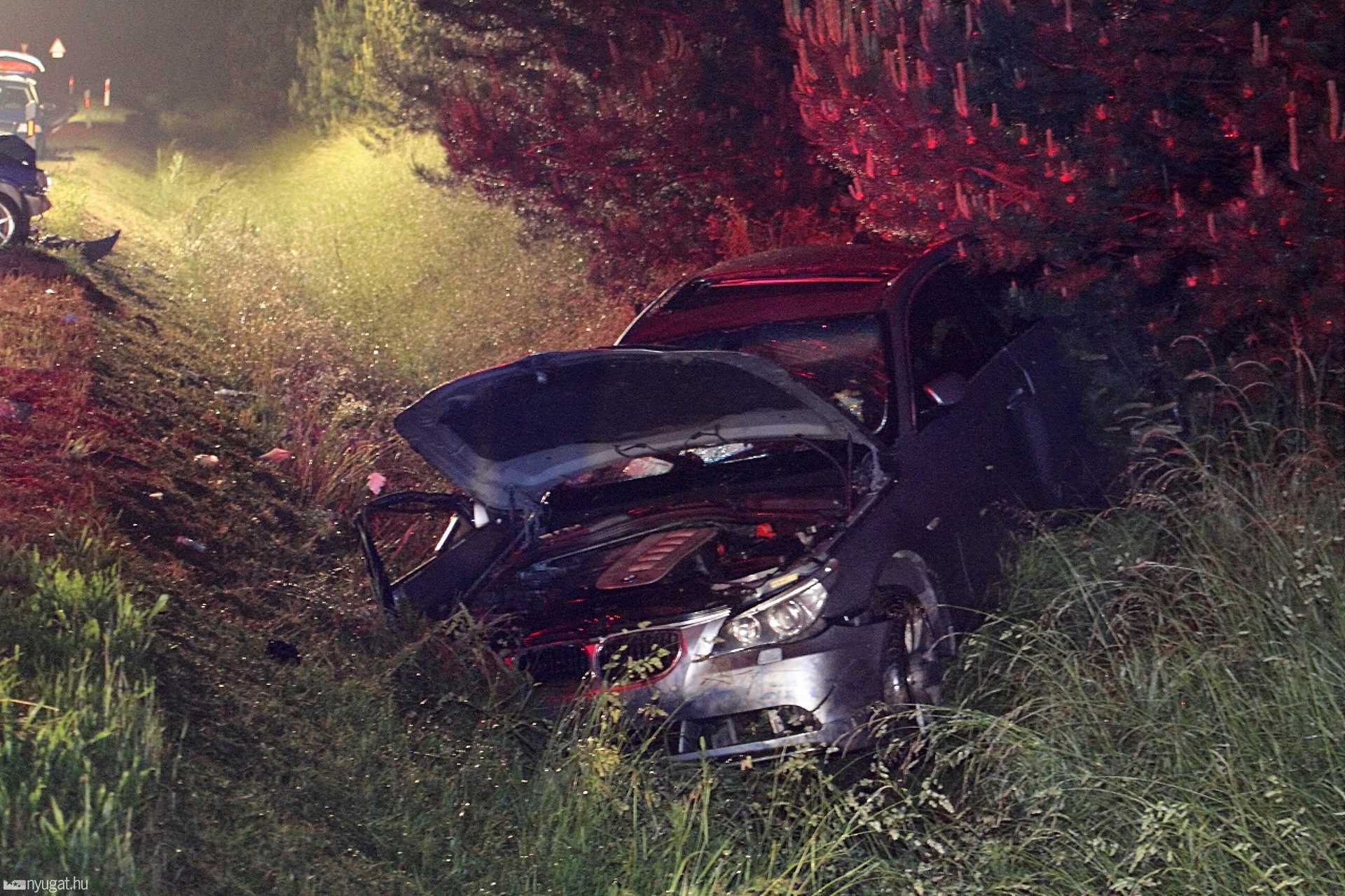 Halálos baleset a 85-ös úton, 6 autó ütközött