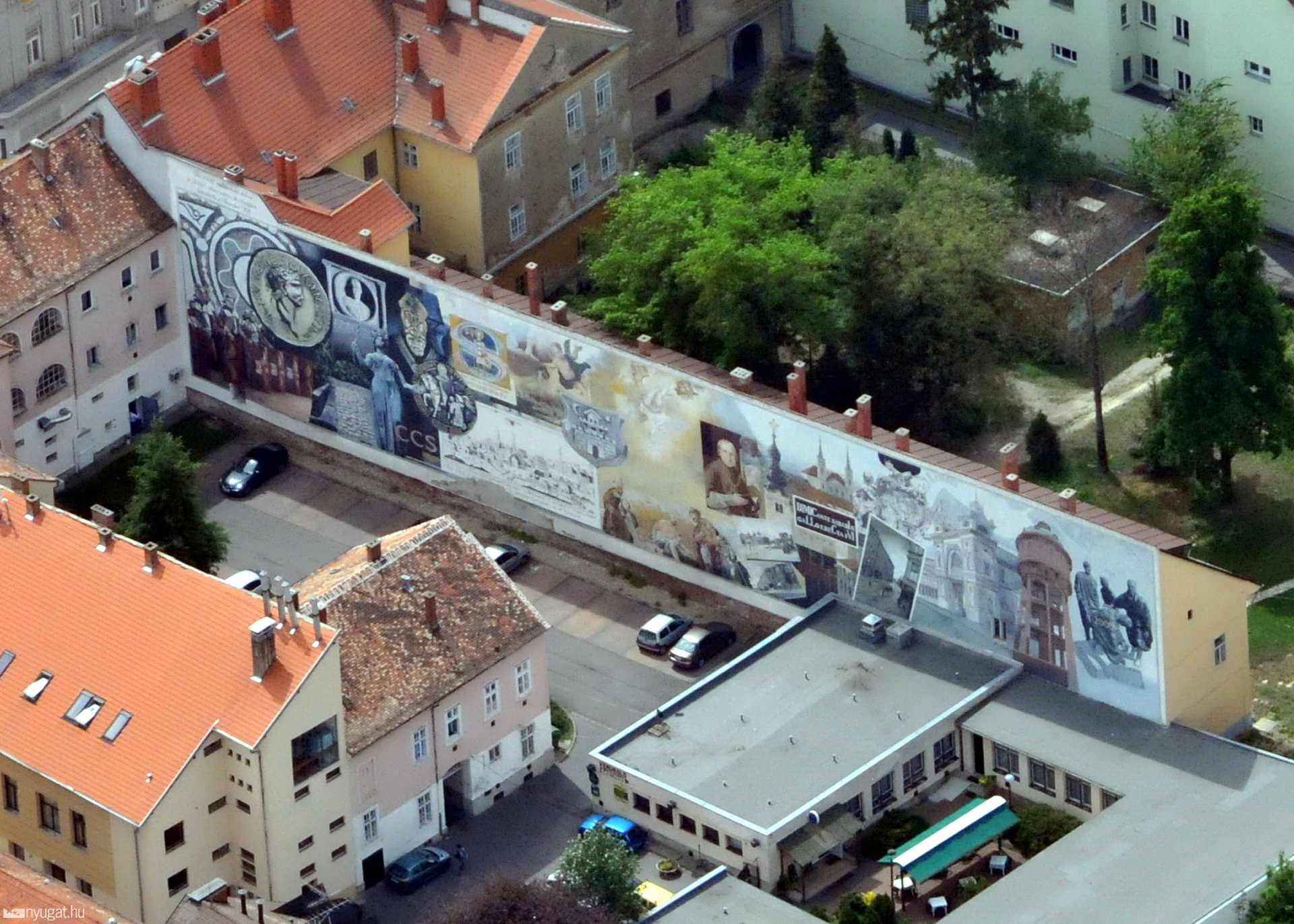 A szombathelyi szabadtéri freskó 2009. áprilisában (légifotó)