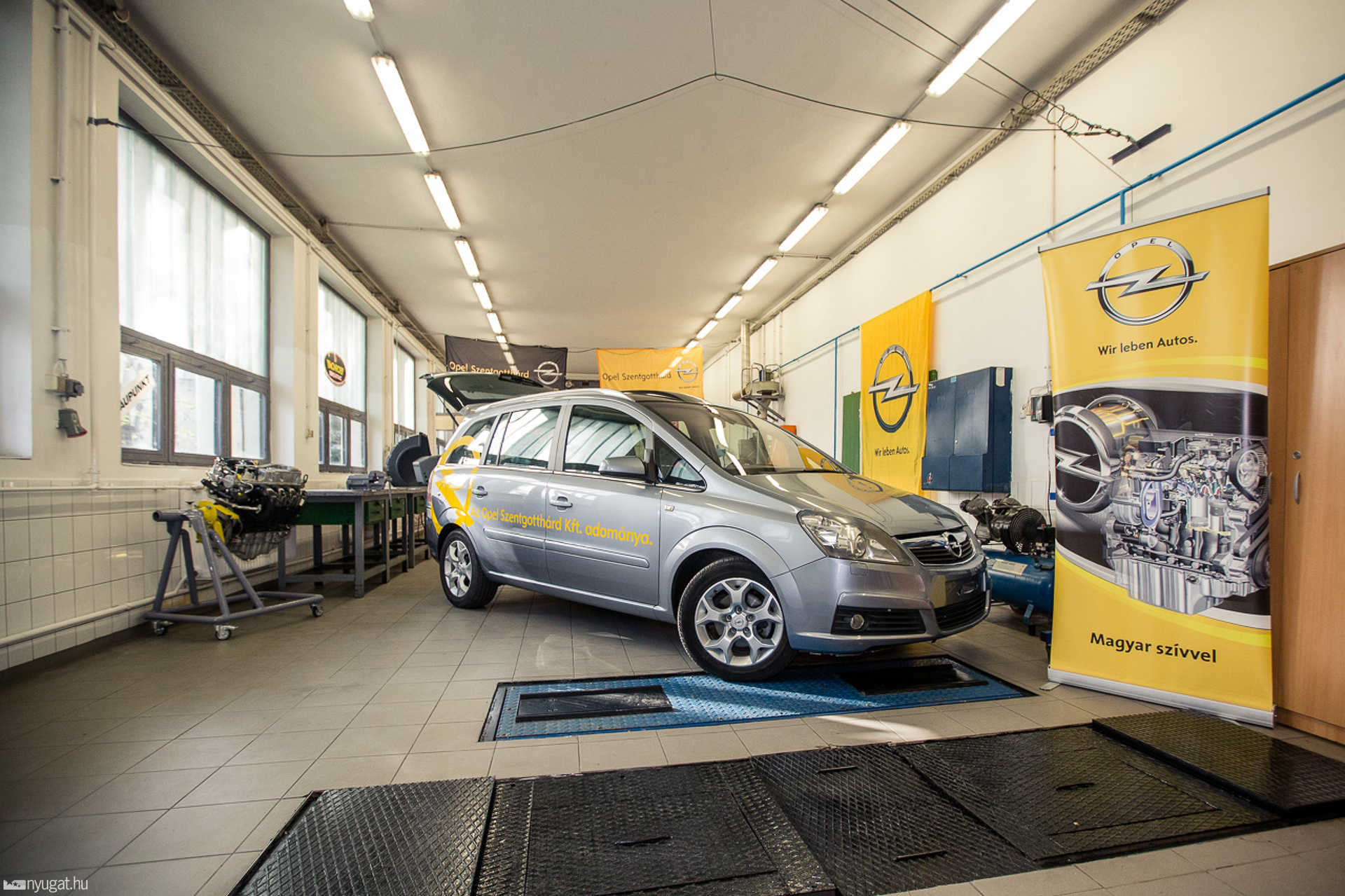 Opel Zafirát kapott a Savaria szakképző