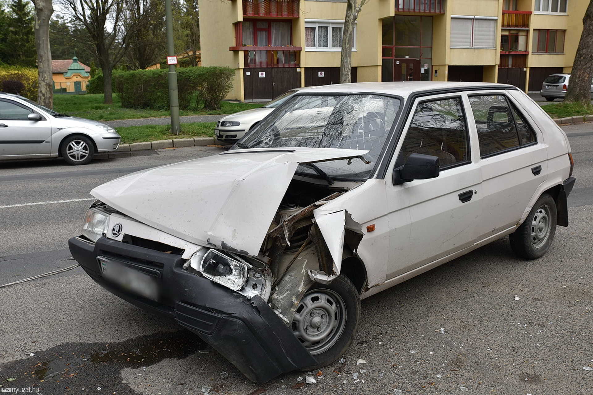 Elszakadt vontatókötél miatt ütközött egy Skoda Szombathelyen
